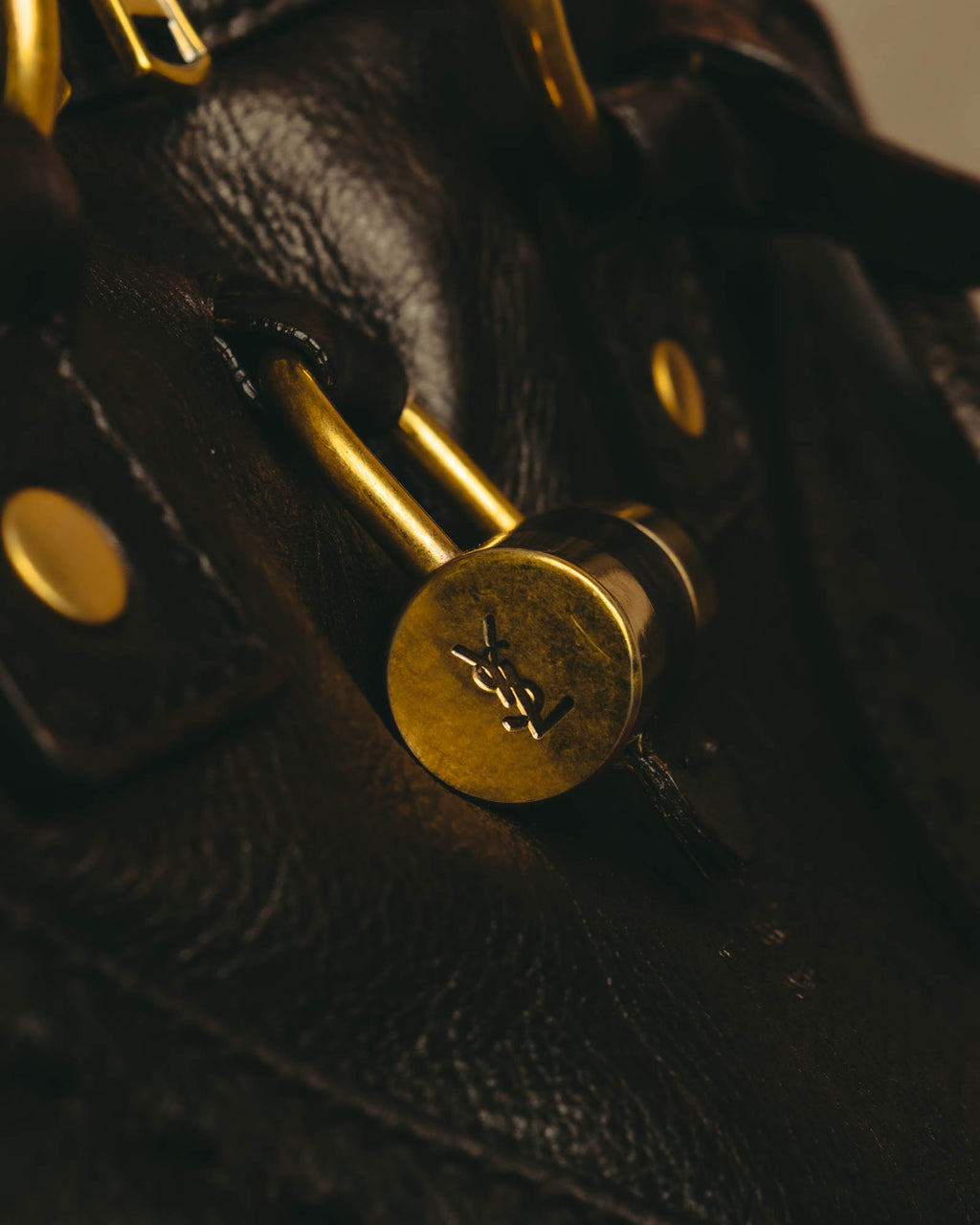 -SPECIAL- “Yves Saint Laurent” 00’s-10’s Muse leather handbag