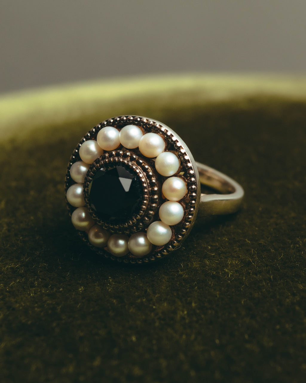 -SPECIAL- “Tiffany & Co.” 2000’s Pearl and black stone Ziegfeld cocktail ring