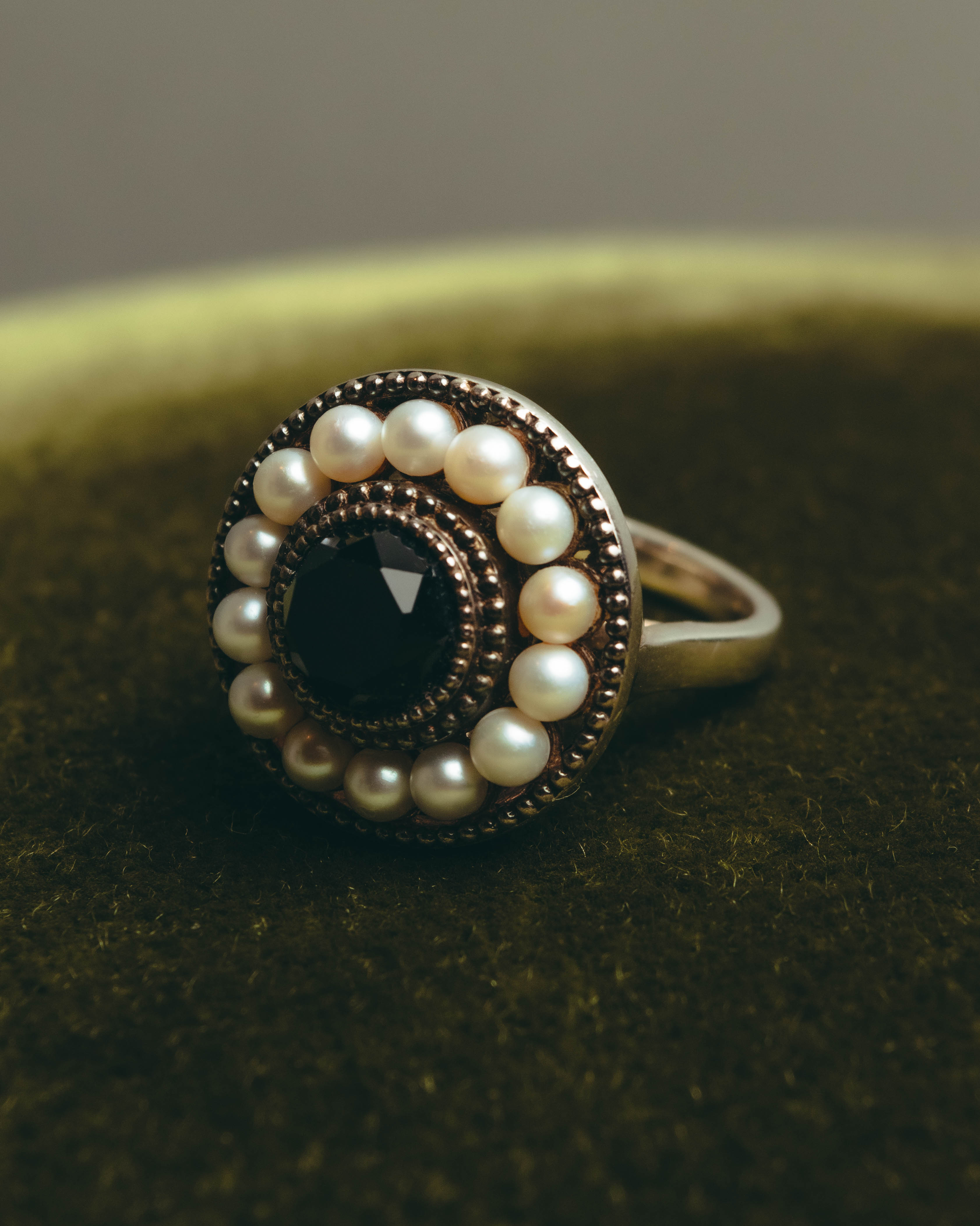 -SPECIAL- “Tiffany & Co.” 2000’s Pearl and black stone Ziegfeld cocktail ring