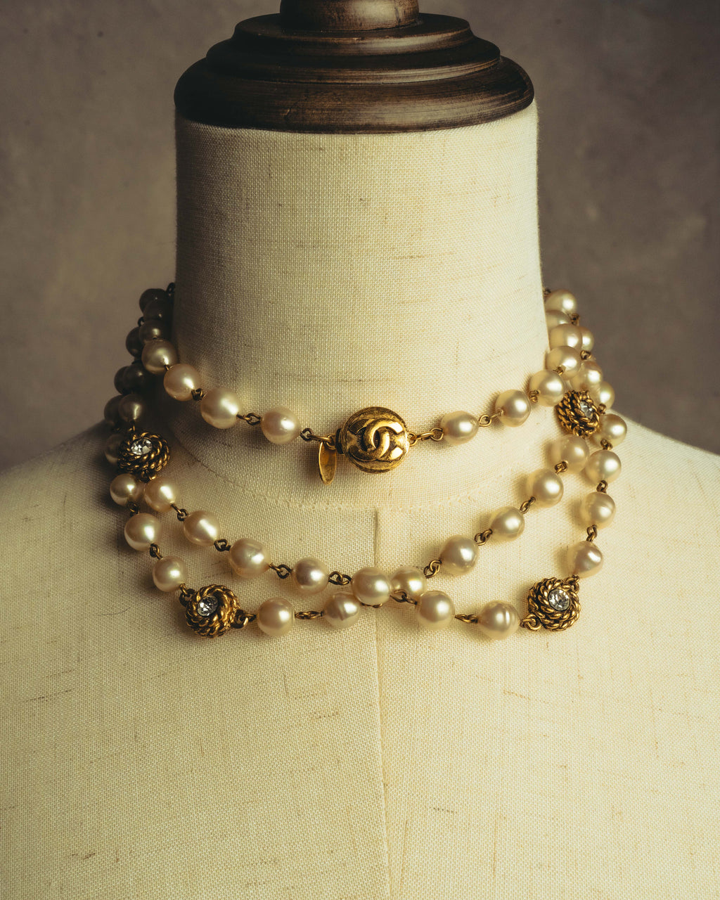 -SPECIAL- "CHANEL" 90's Pearl and crystal embellished long necklace