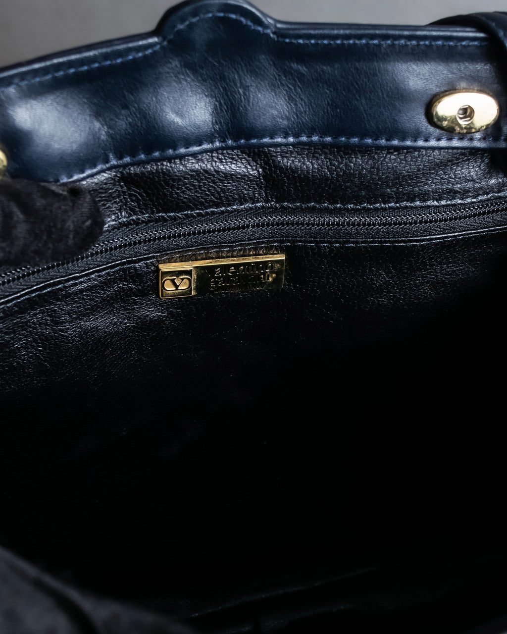 "VALENTINO" Gathered design rounded silhouette shoulder bag