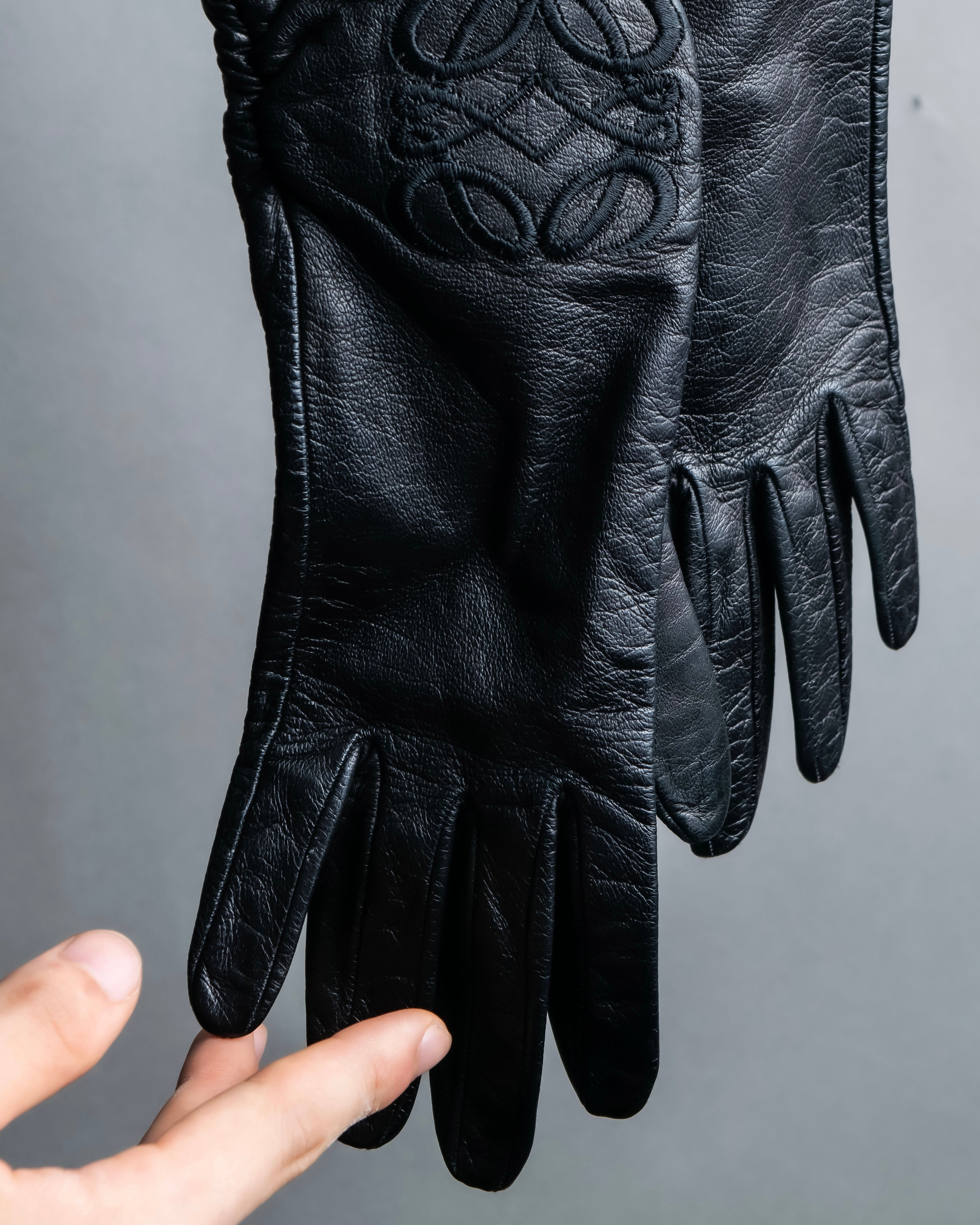 "LOEWE" Anagram logo engraved leather gloves
