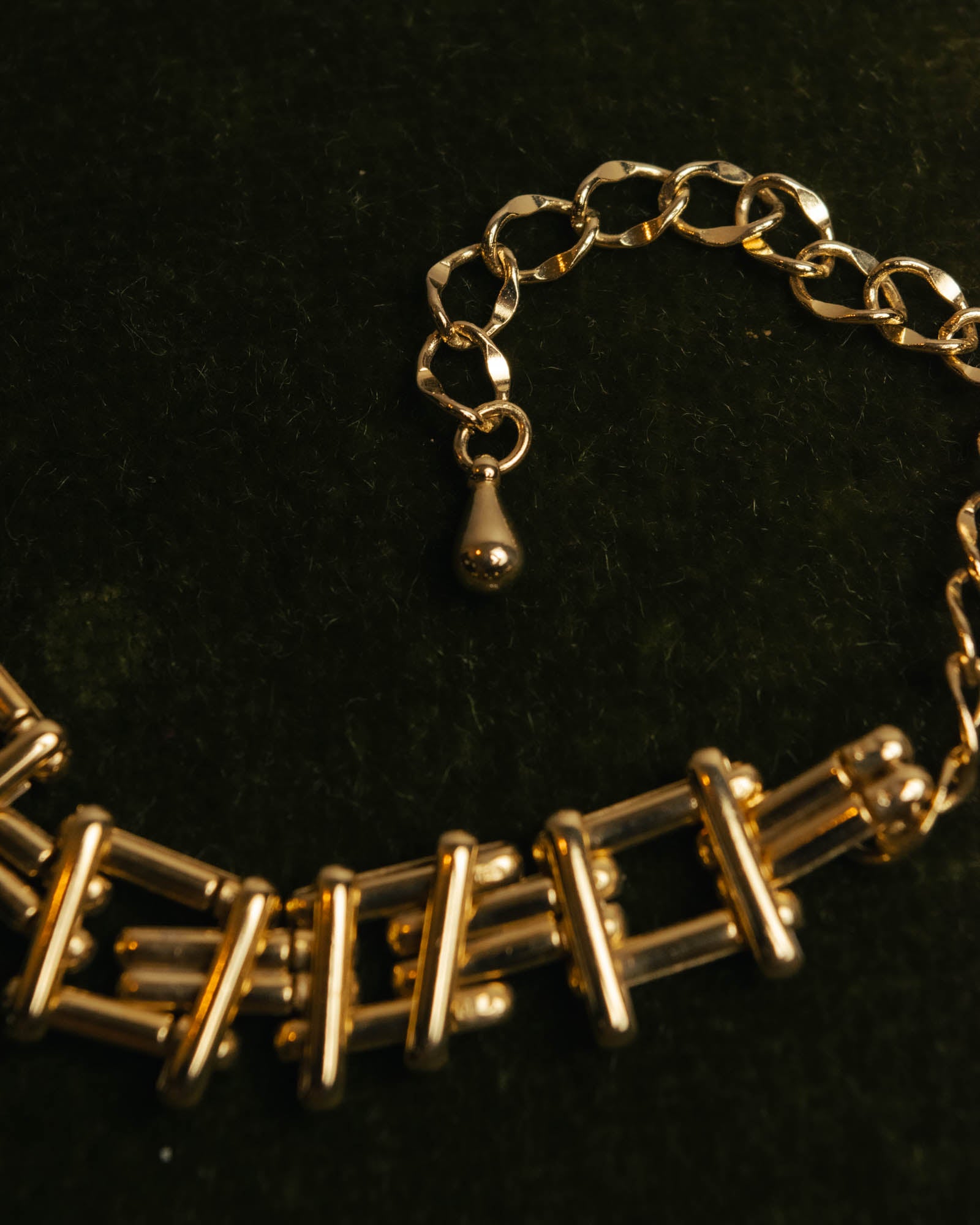 “Vintage“ Geometric link gold tone necklace