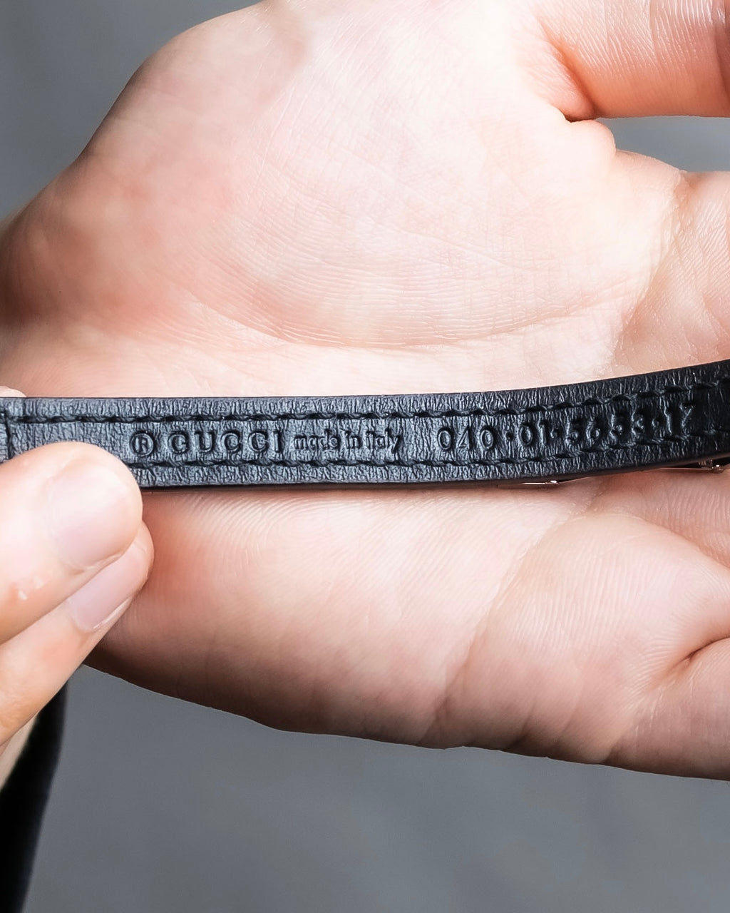 "GUCCI" Logo cat engraved leather bracelet