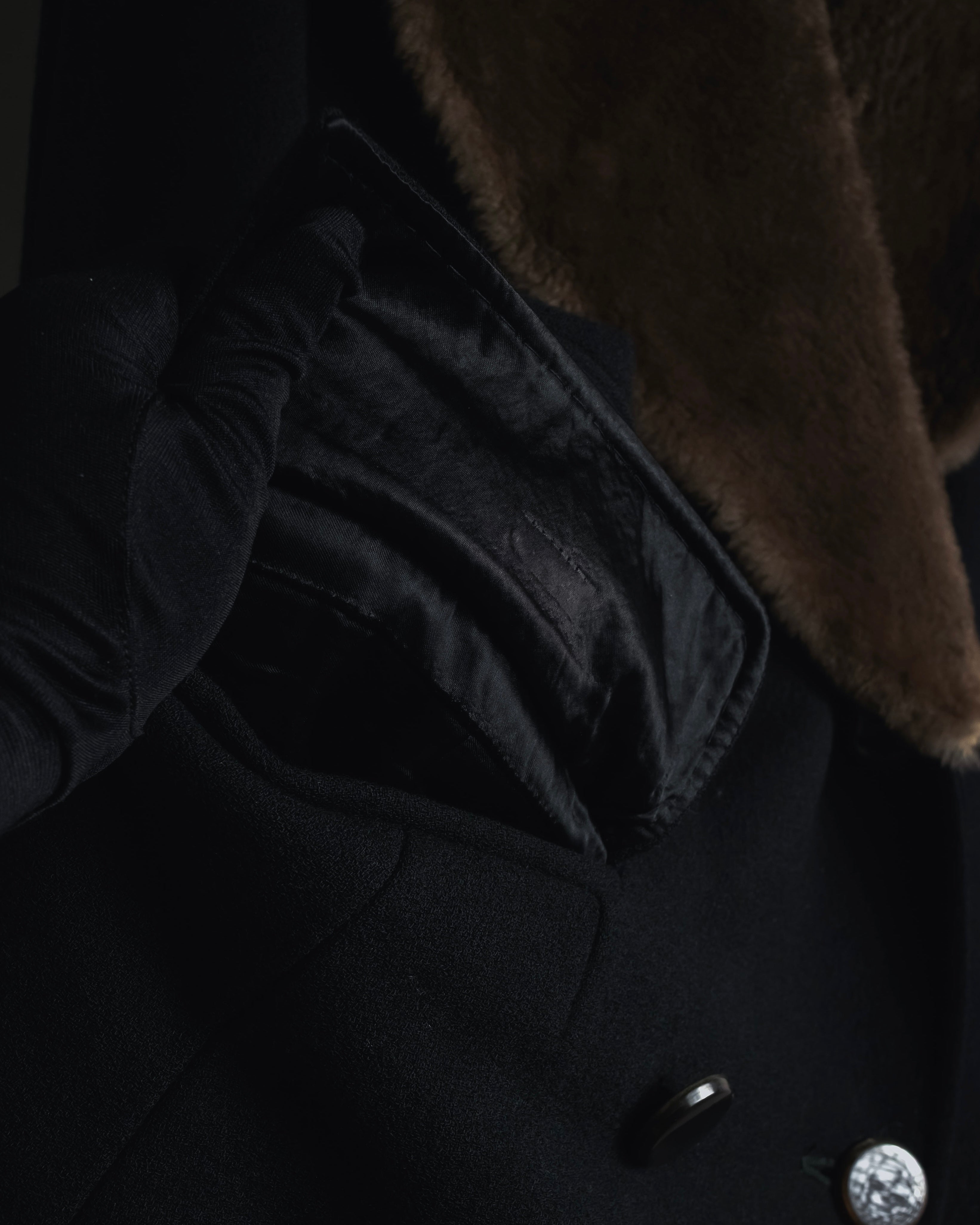 -SPECIAL- "Max Mara"
90’s Detachable fur collar virgin wool long coat