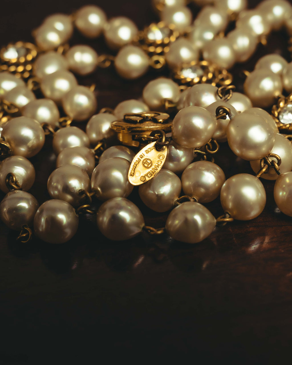 -SPECIAL- "CHANEL" 90's Pearl and crystal embellished long necklace