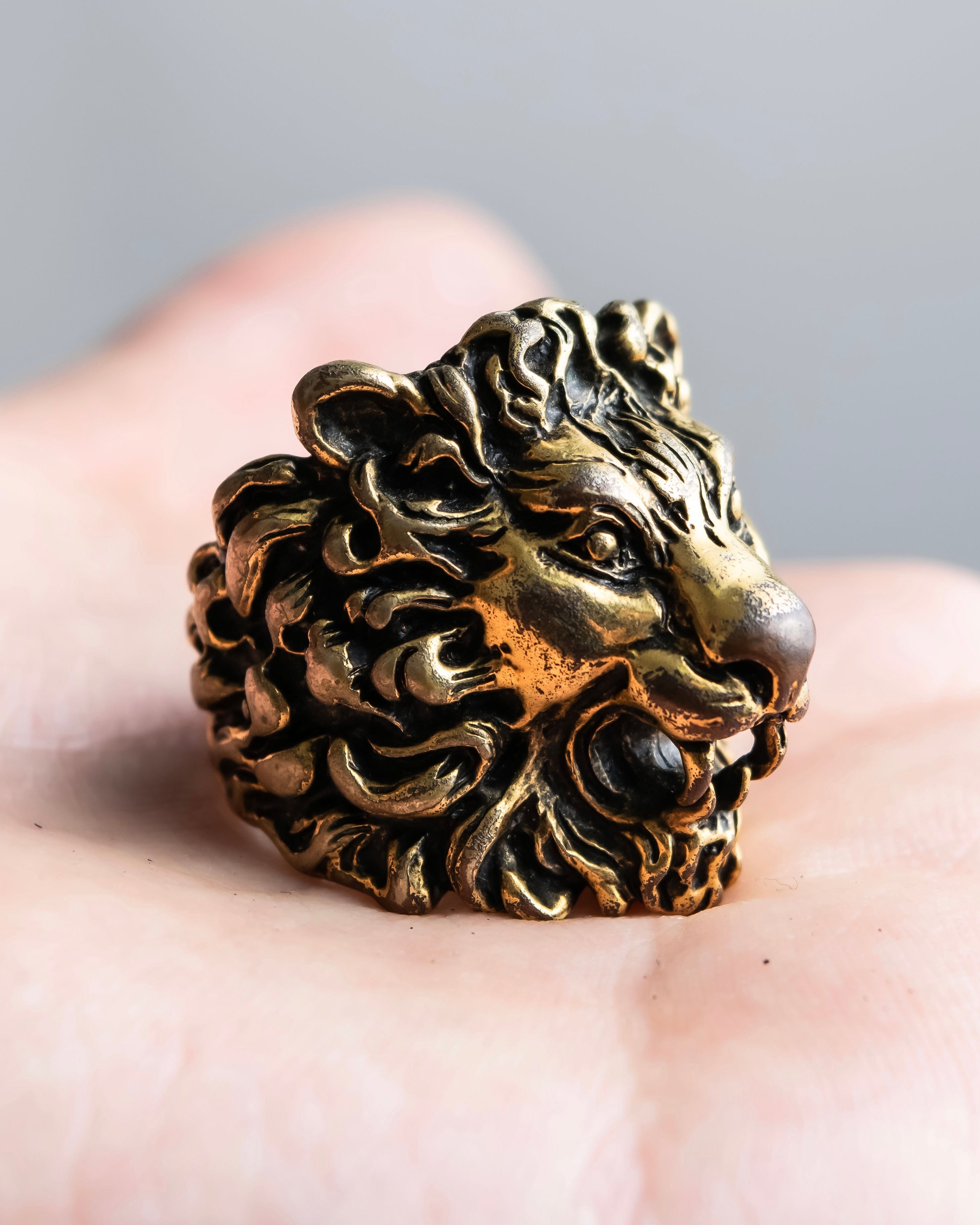 "GUCCI" realistic detailed lion head ring