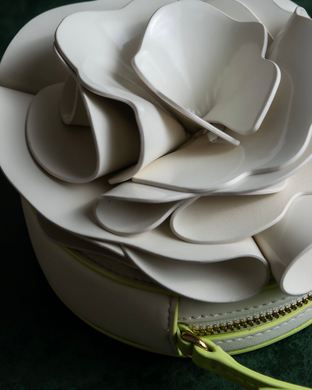 "Kate Spade" 3D rose design round hand bag