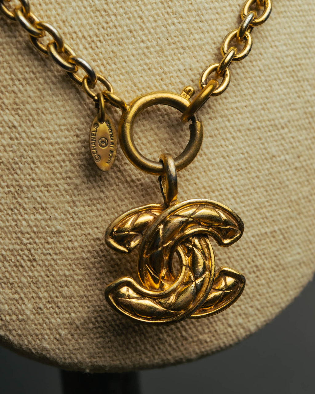 -SPECIAL- “CHANEL” 80’s-90’s Quilted cc pendant chain necklace