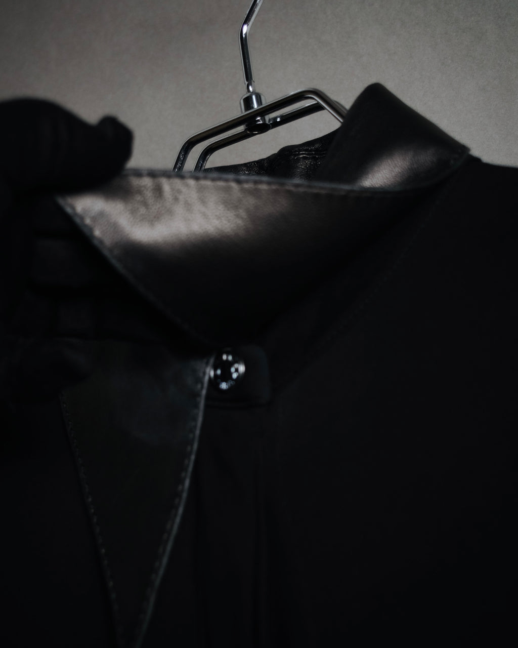 –SPECIAL– "HERMES" 00’s Leather-trimmed viscose evening shirt
