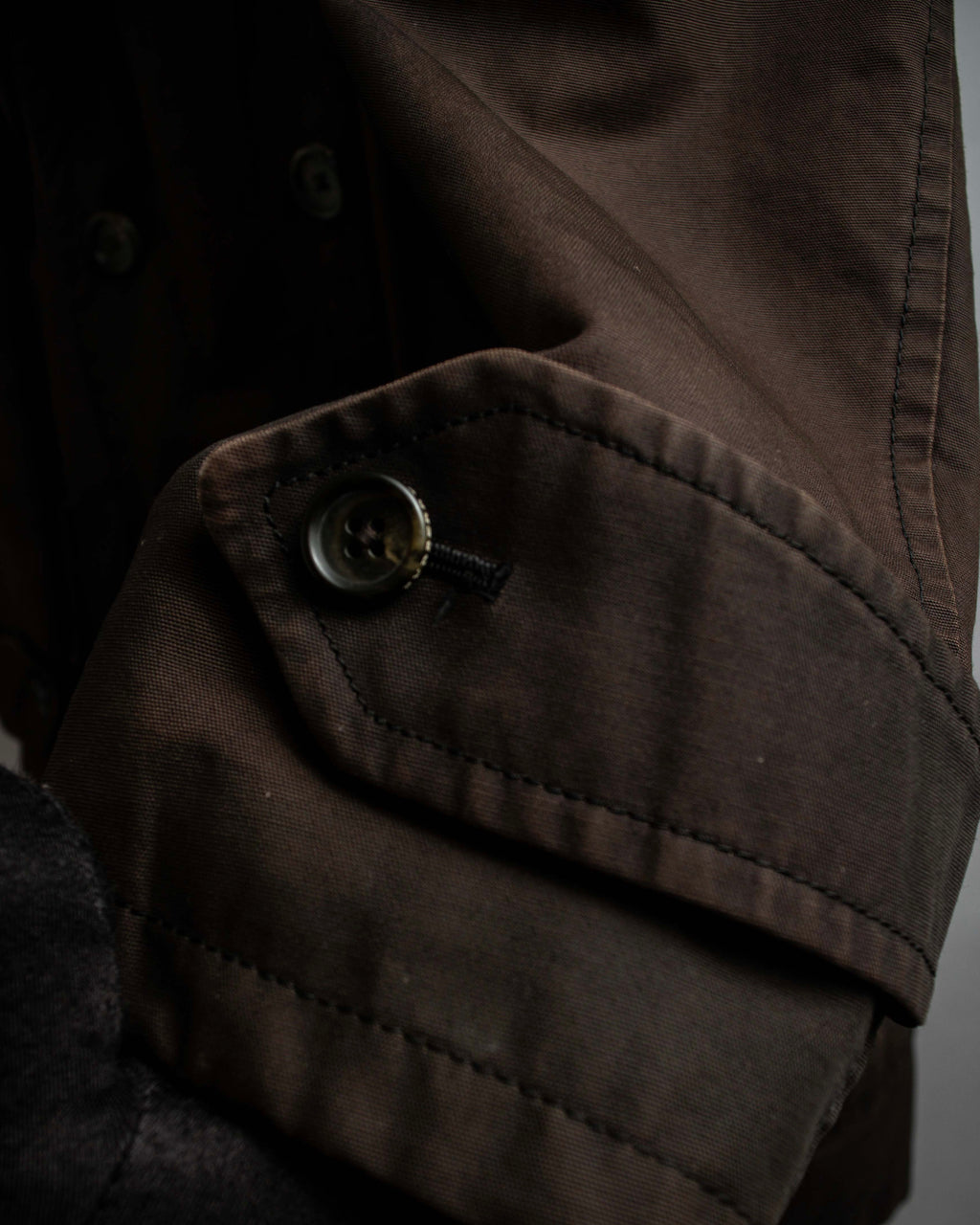 "BURBERRY" Subdued tone military detail mid-length trench coat