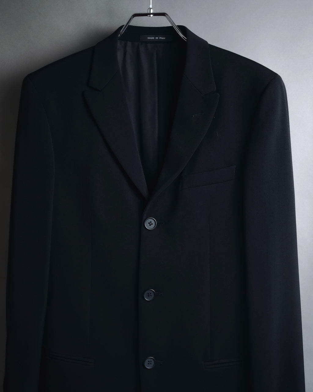 "EMPORIO ARMANI" Minimalist three-button tailored jacket