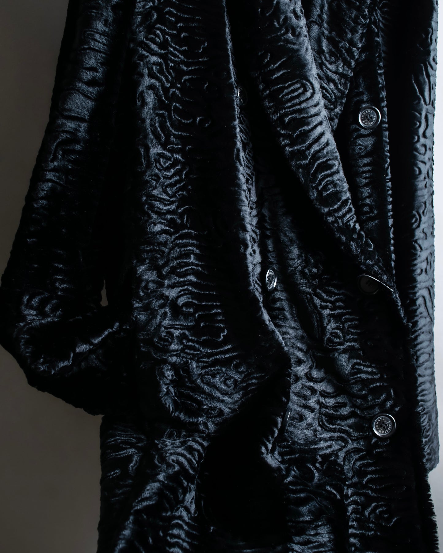 "EMPORIO ARMANI"  Dimensional wave pattern velour like chester coat