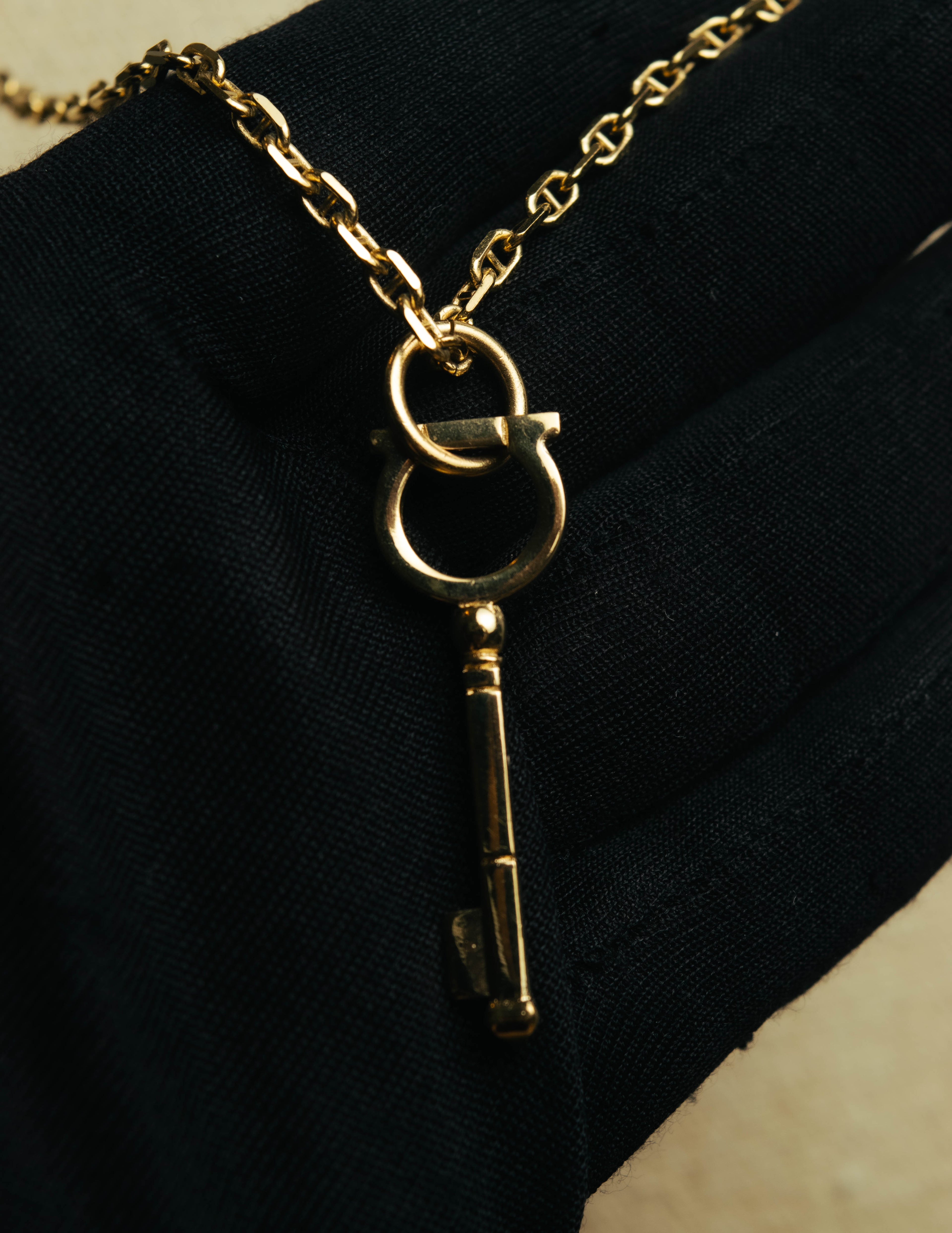 "Salvatore Ferragamo" 00's-20's Gancini key pendant necklace