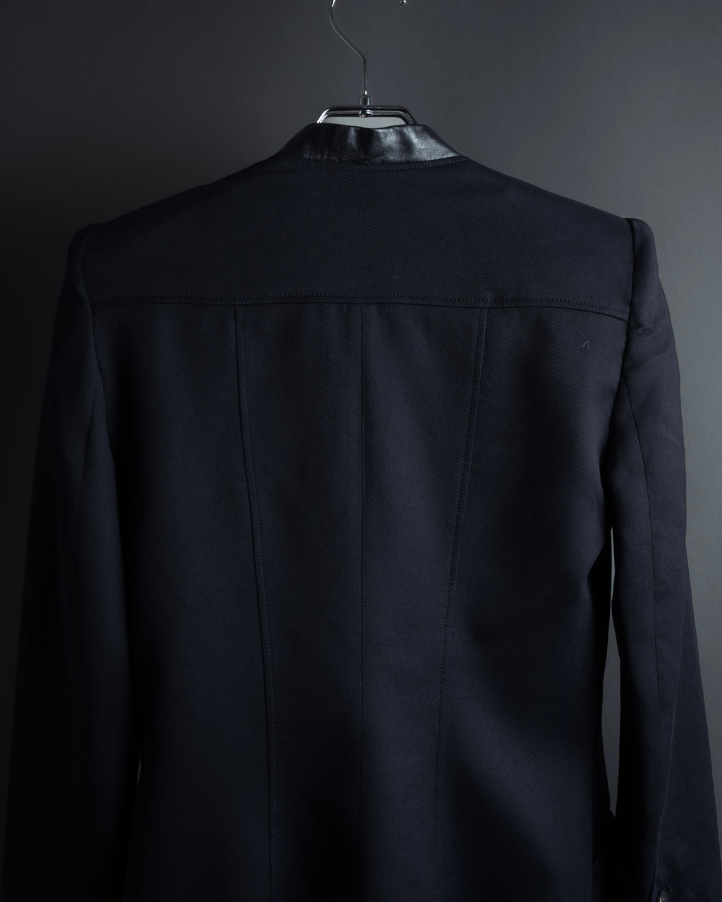 "HELMUT LANG" Leather lapel design, glossy jacket