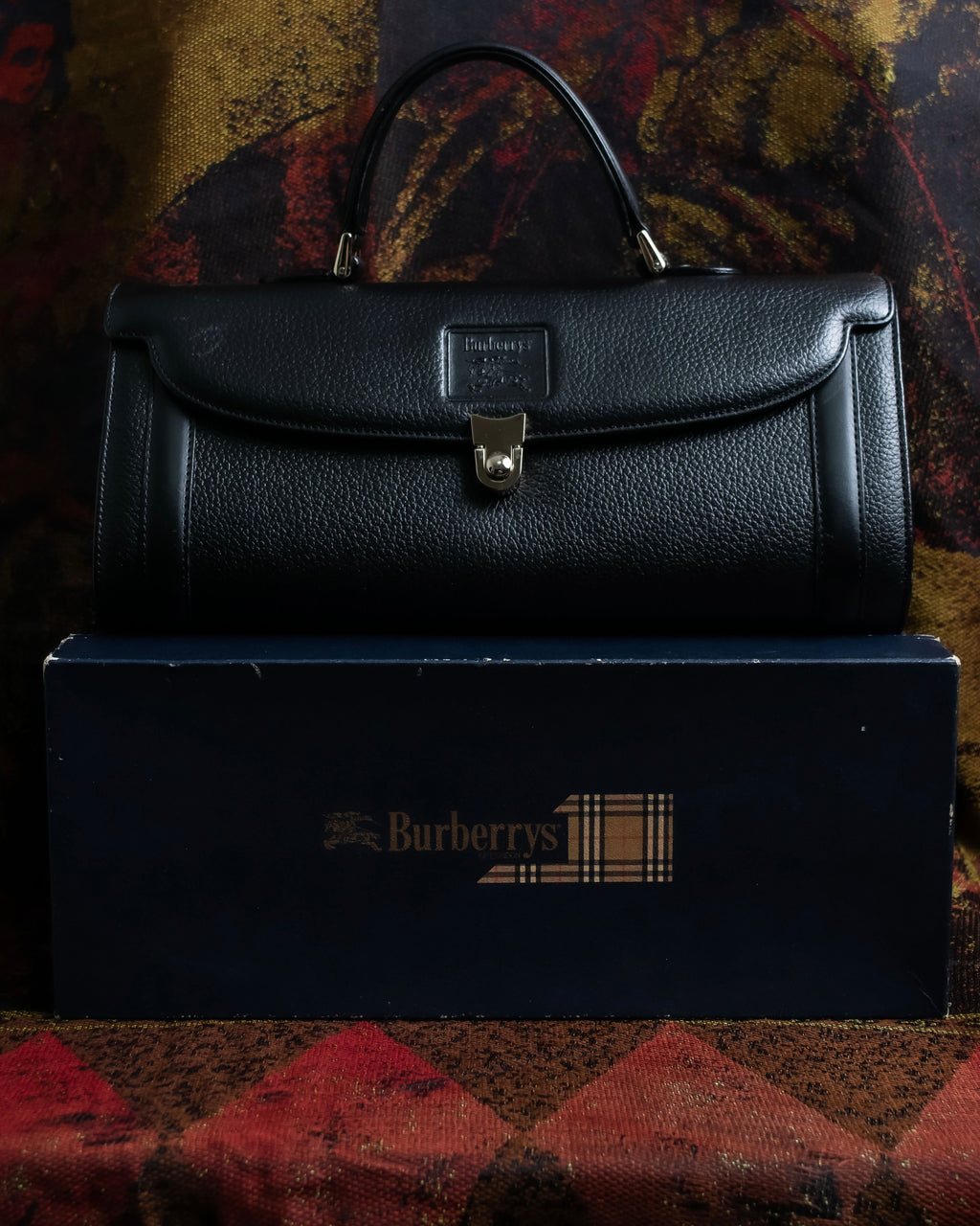 "BURBERRYS" Cylinder shaped leather one handle bag