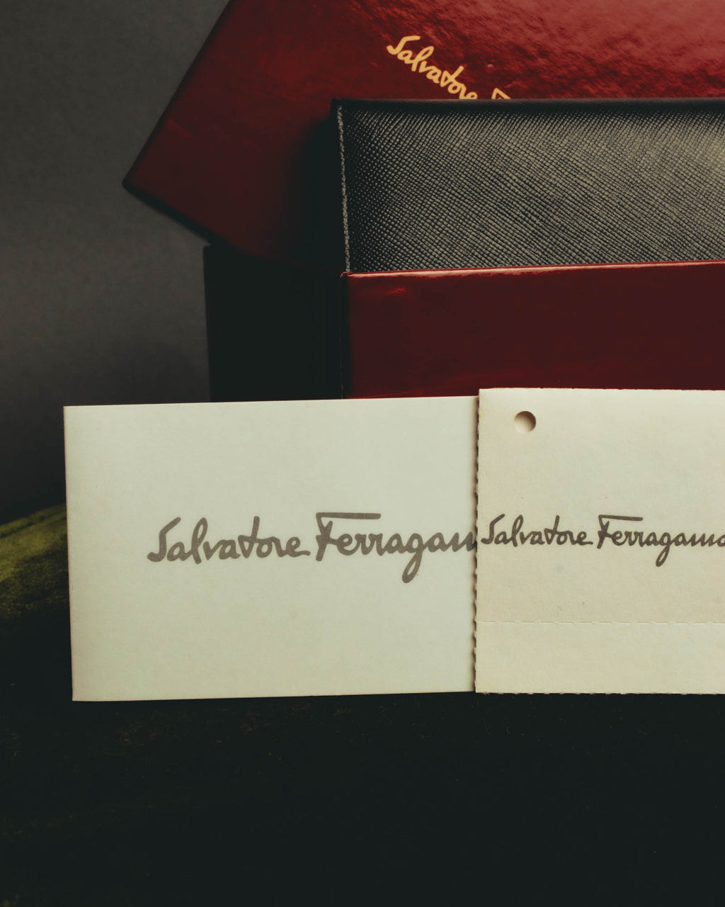 "Salvatore Ferragamo" 80's–00's Classic gancini bifold wallet