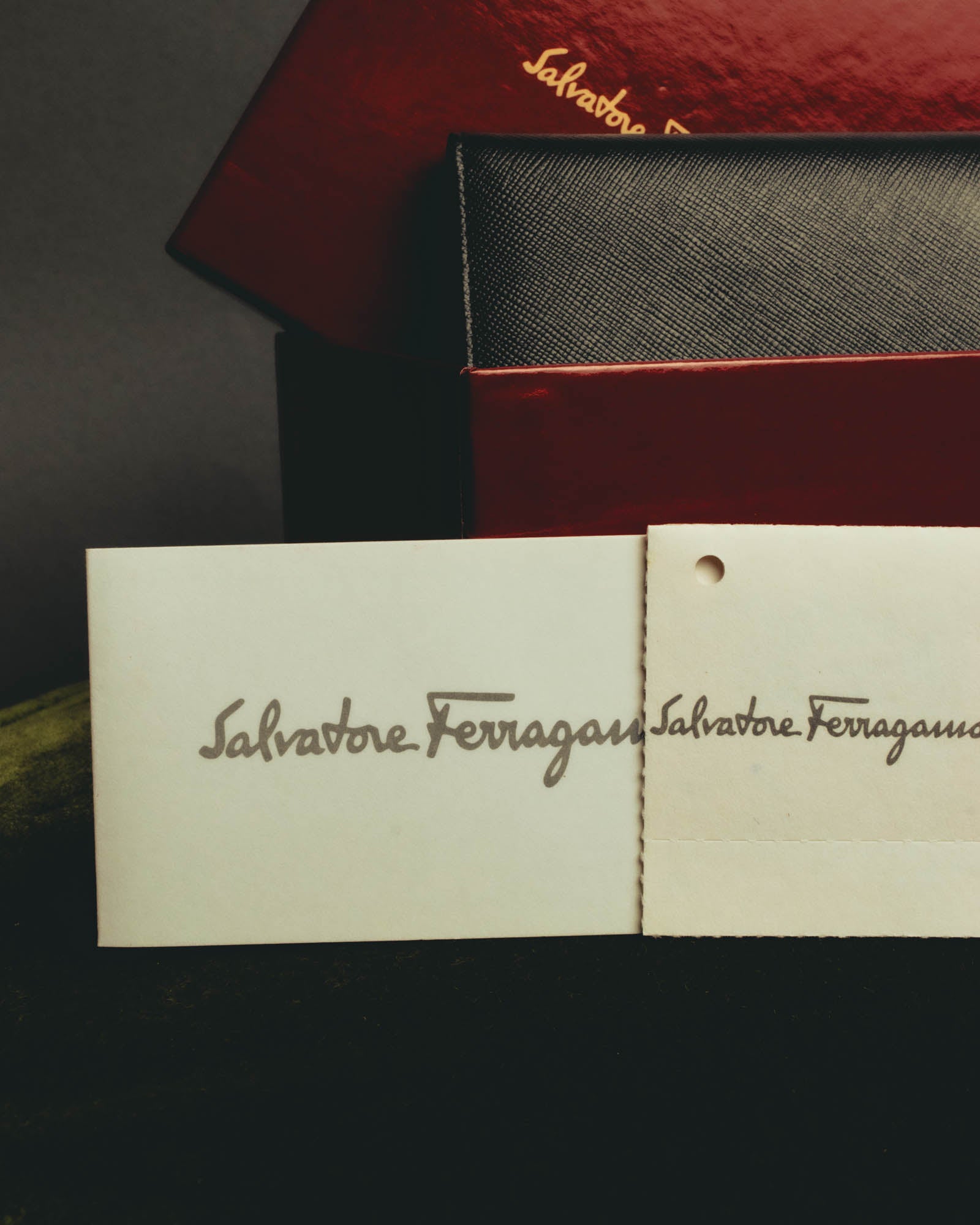 "Salvatore Ferragamo" 80's–00's Classic gancini bifold wallet