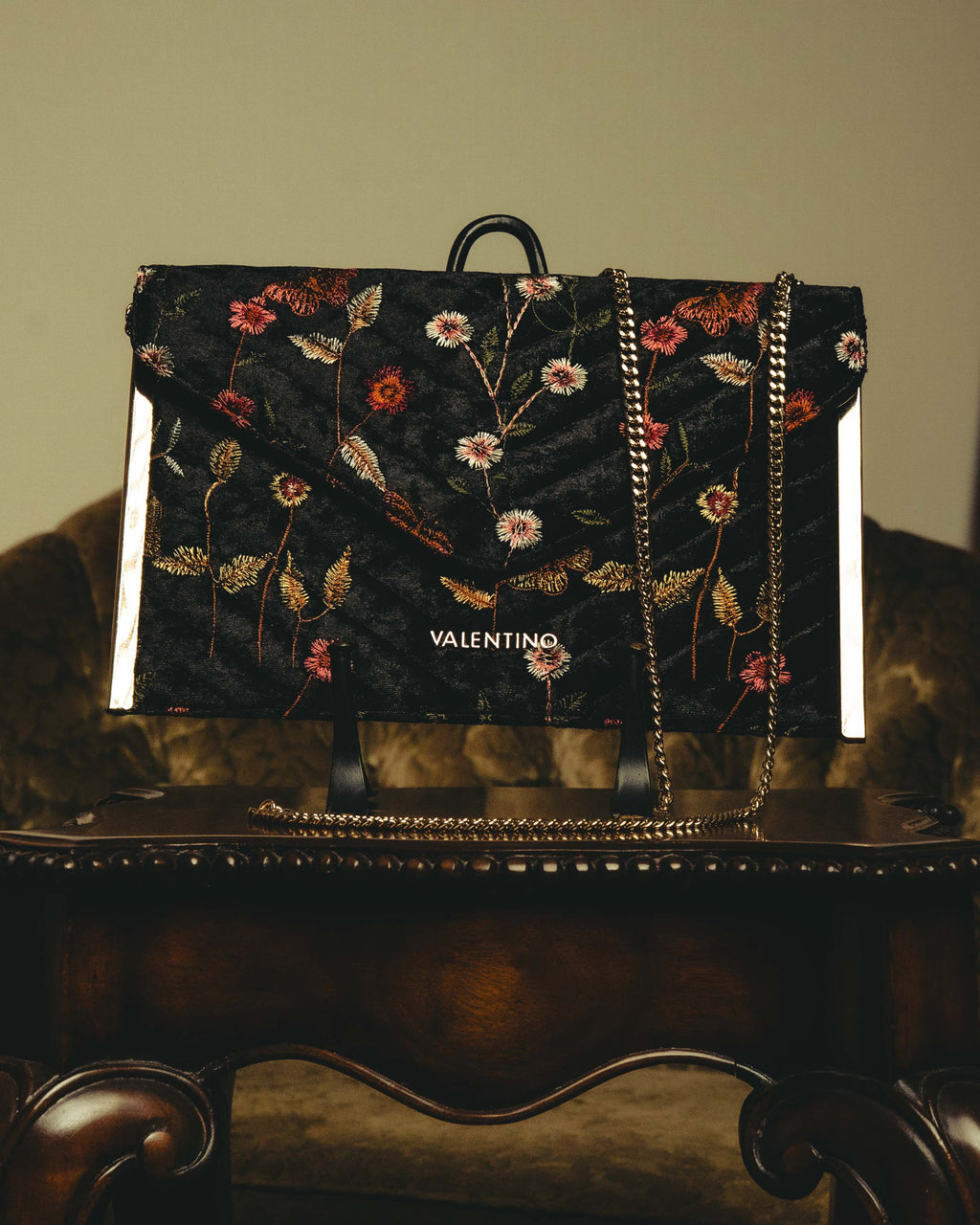 "VALENTINO" 80's-90's Ornately embroidered velvet chain shoulder bag