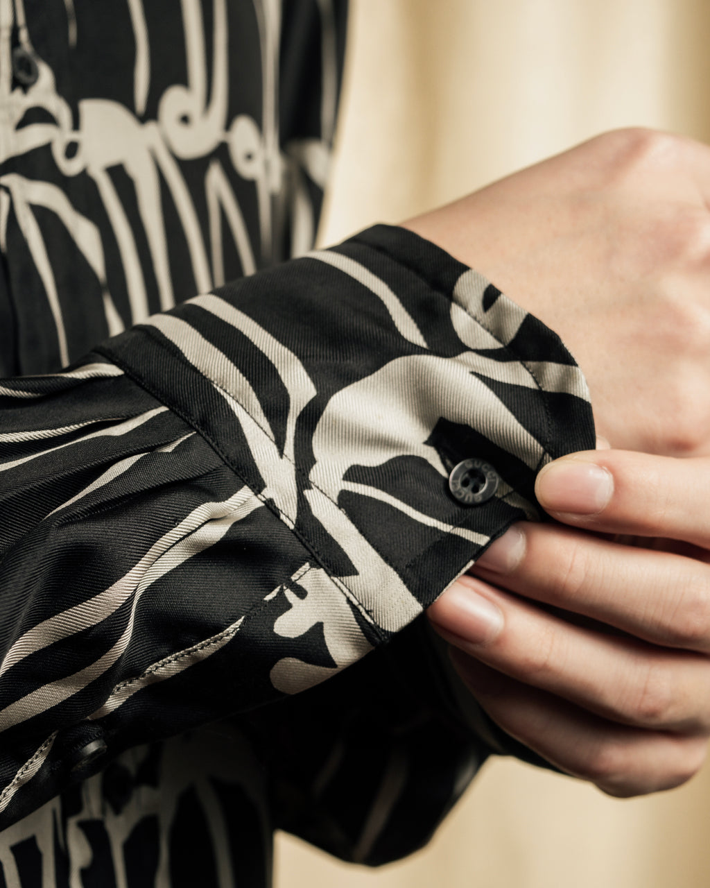 "GUCCI" Handwritten calligraphy pattern silk shirt
