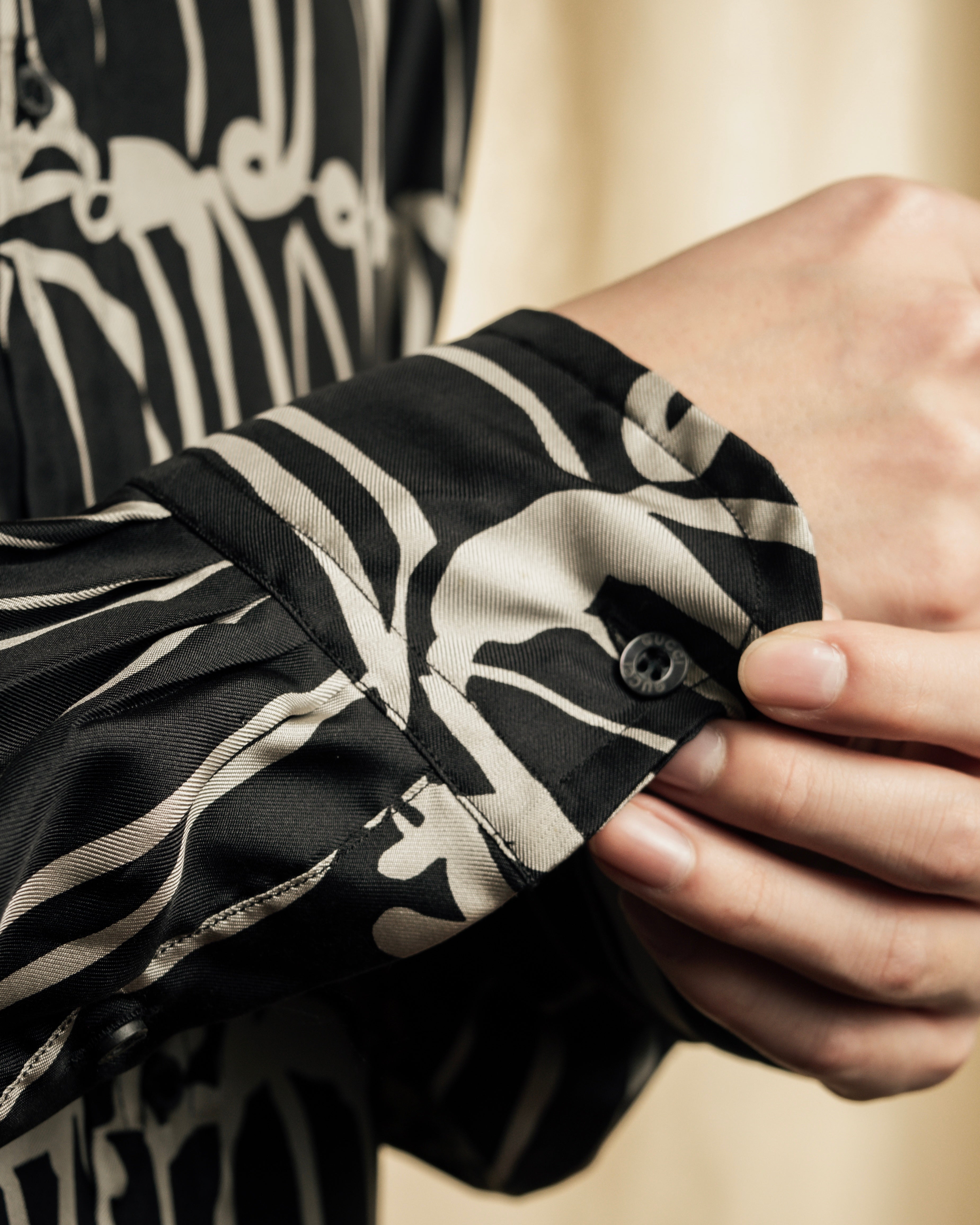 "GUCCI" Handwritten calligraphy pattern silk shirt