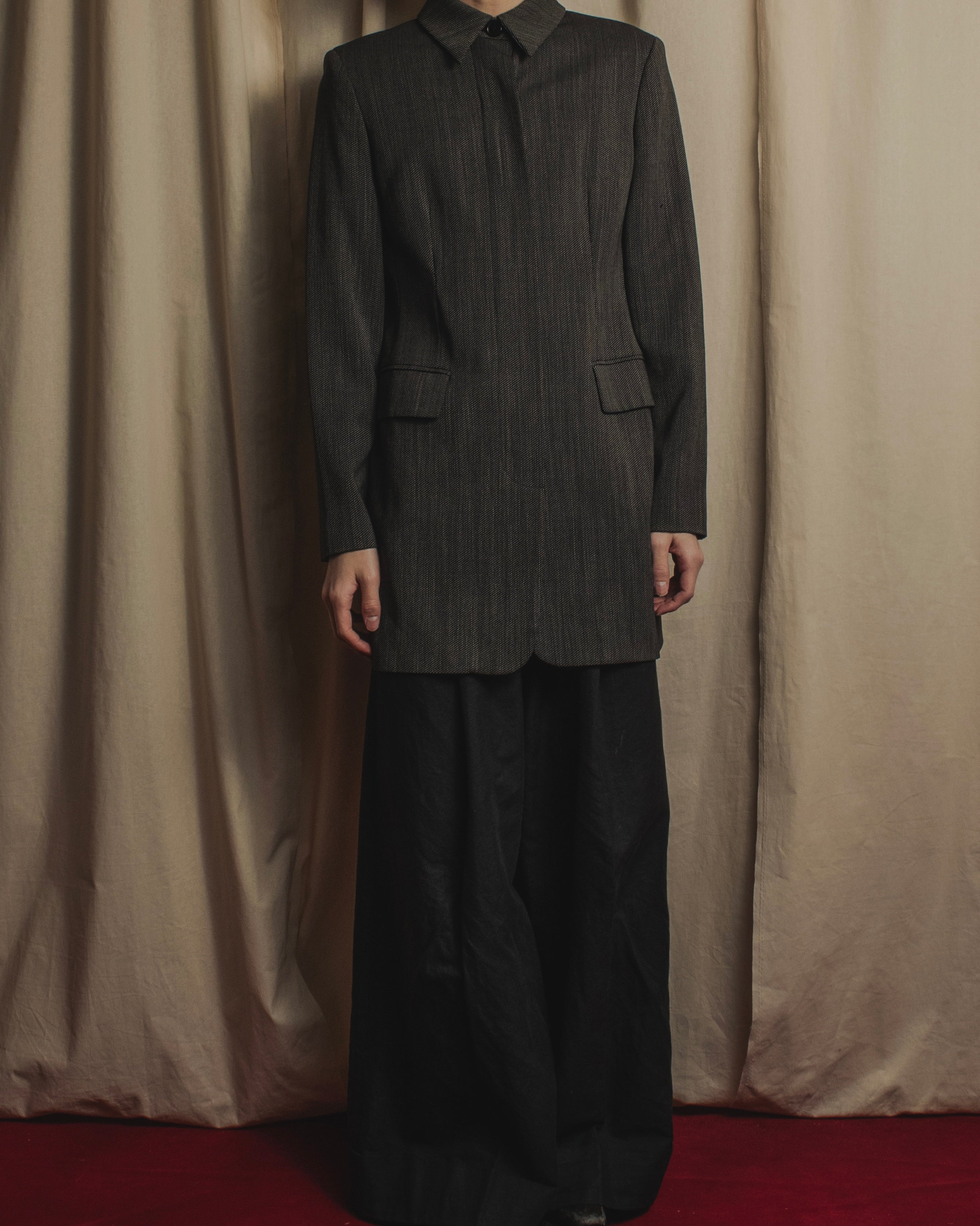 Chaqueta minimalista de los años 90-00 con cuello de esten de estiramiento y apertura frontal con cremallera de Max Mara