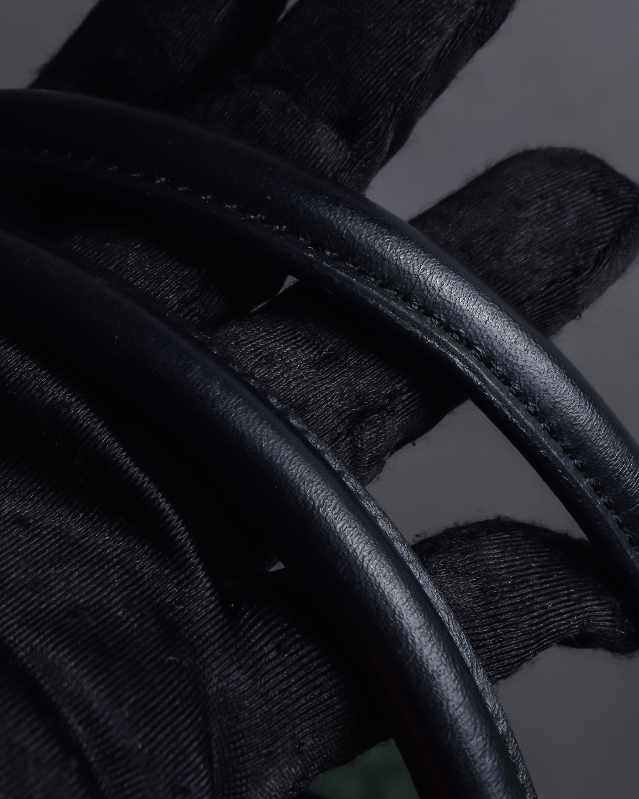 "BURBERRY" Trapezoidal embossed leather one-handle bag