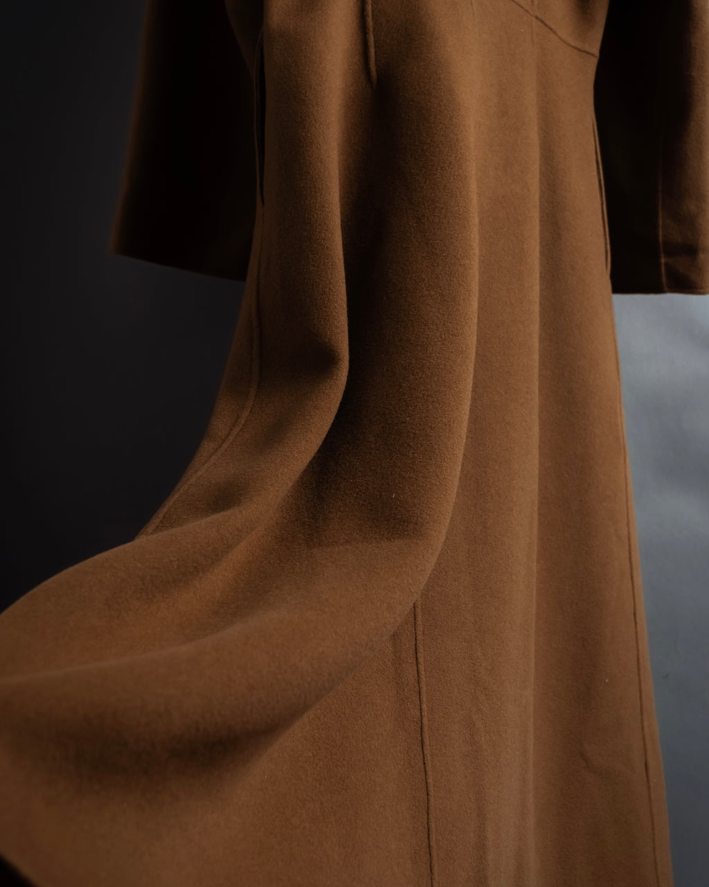 -SPECIAL- "Christian Dior" 80's-90's
Shaped flare silhouette collarless coat