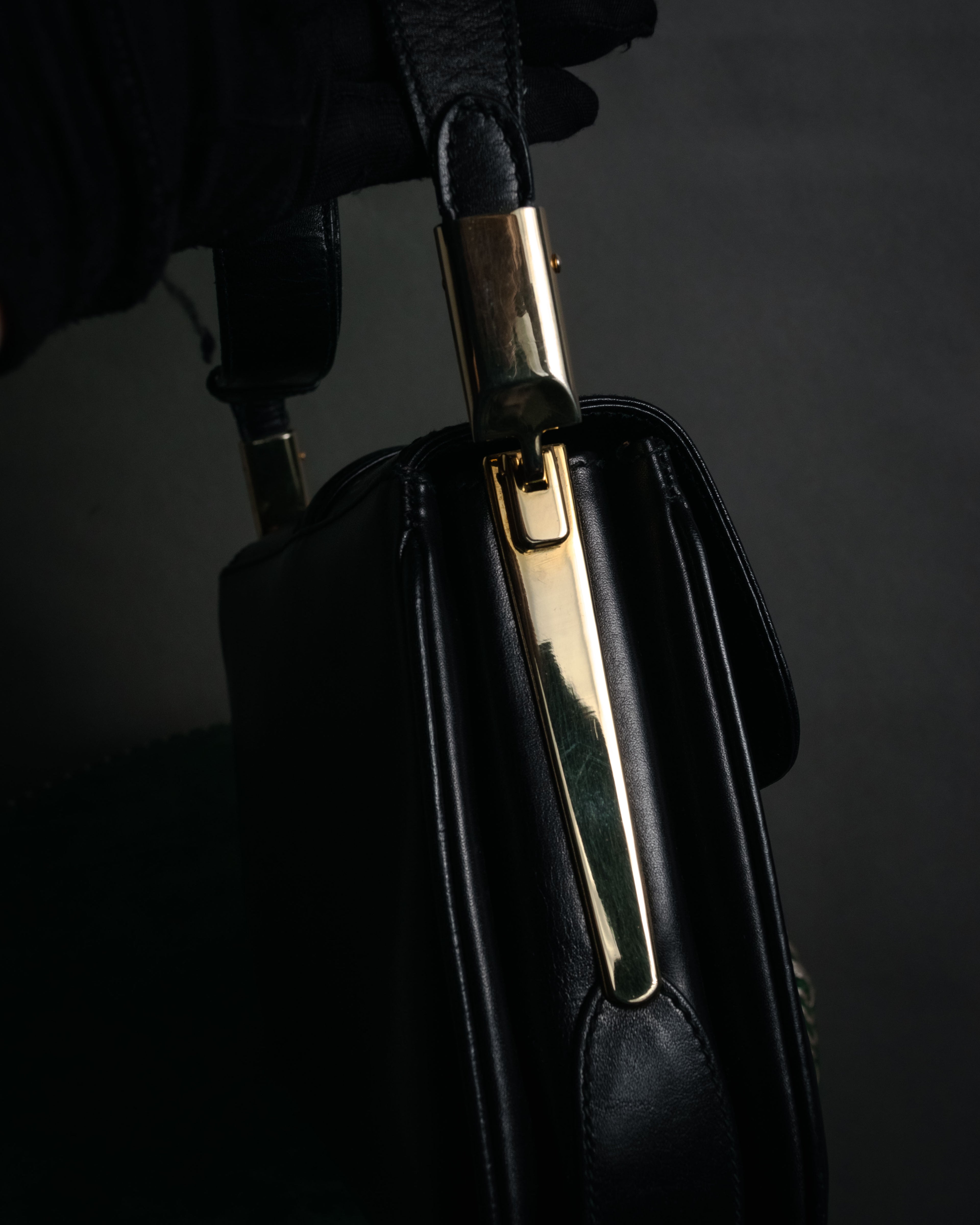 "GUCCI" 70’s boutique push lock box calf shoulder bag