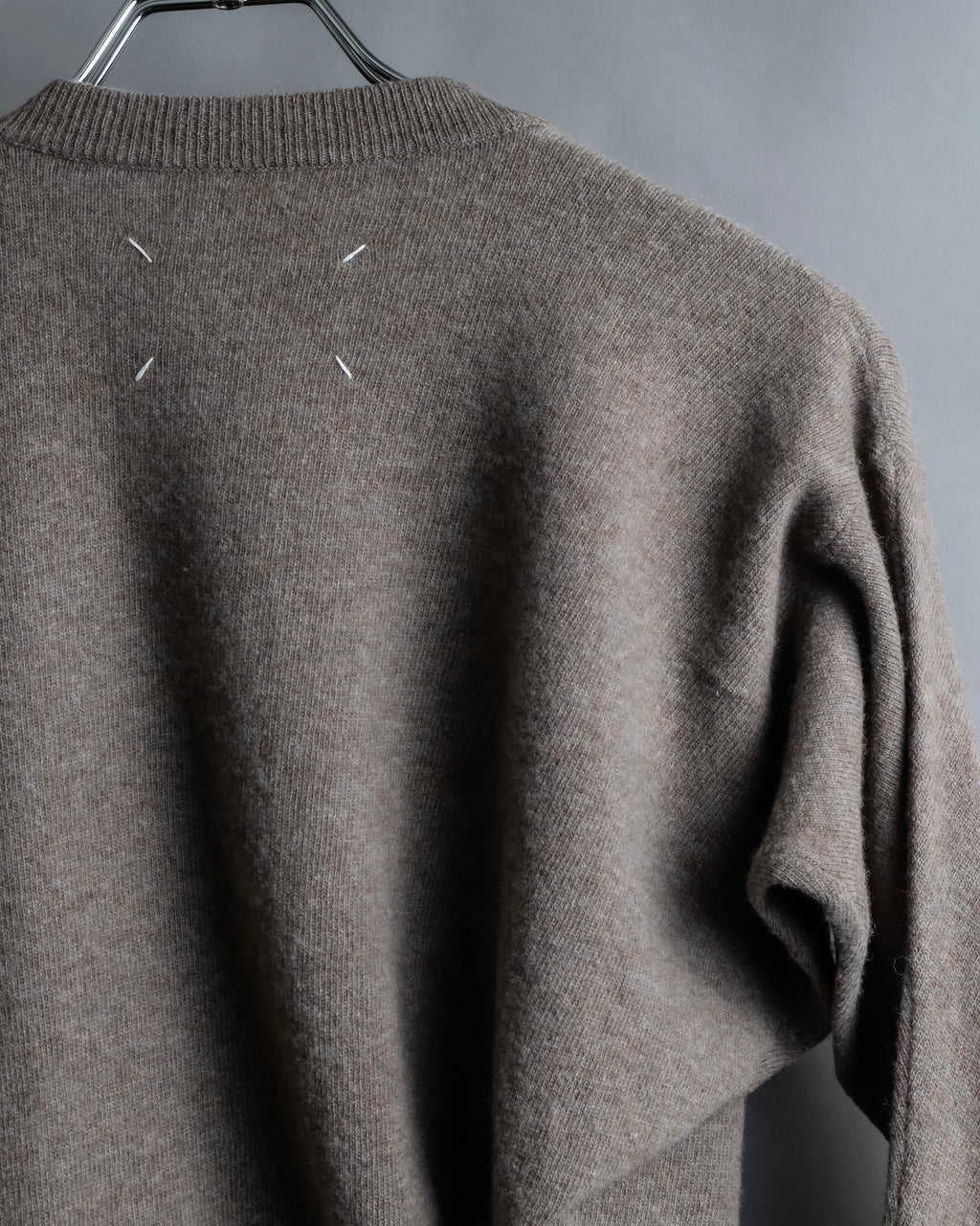 "MAISON MARGIELA 2005's AW " Twisted detail V-neck knit