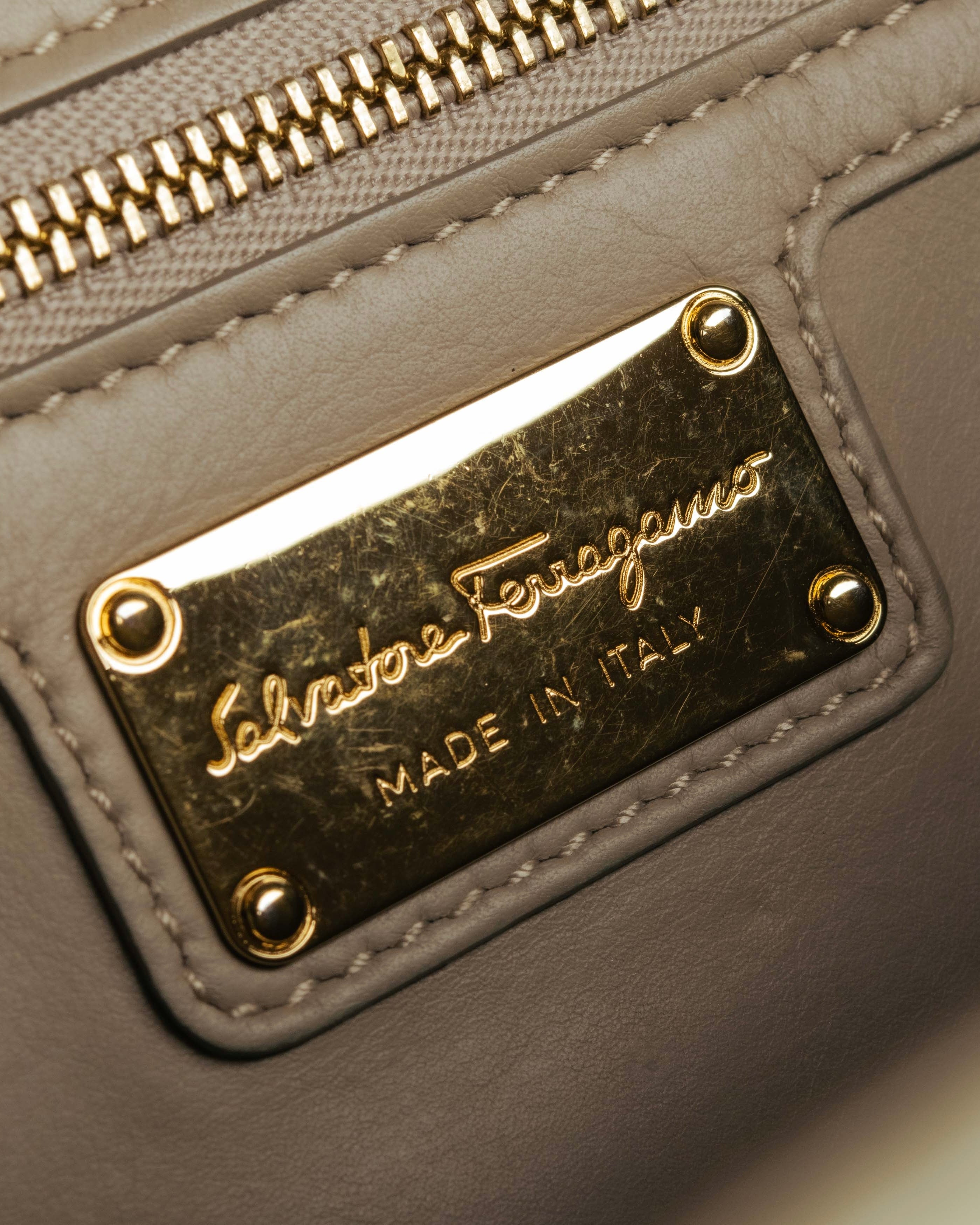 -SPECIAL- “Salvatore Ferragamo” 2015-2017 Vara studded chain shoulder bag