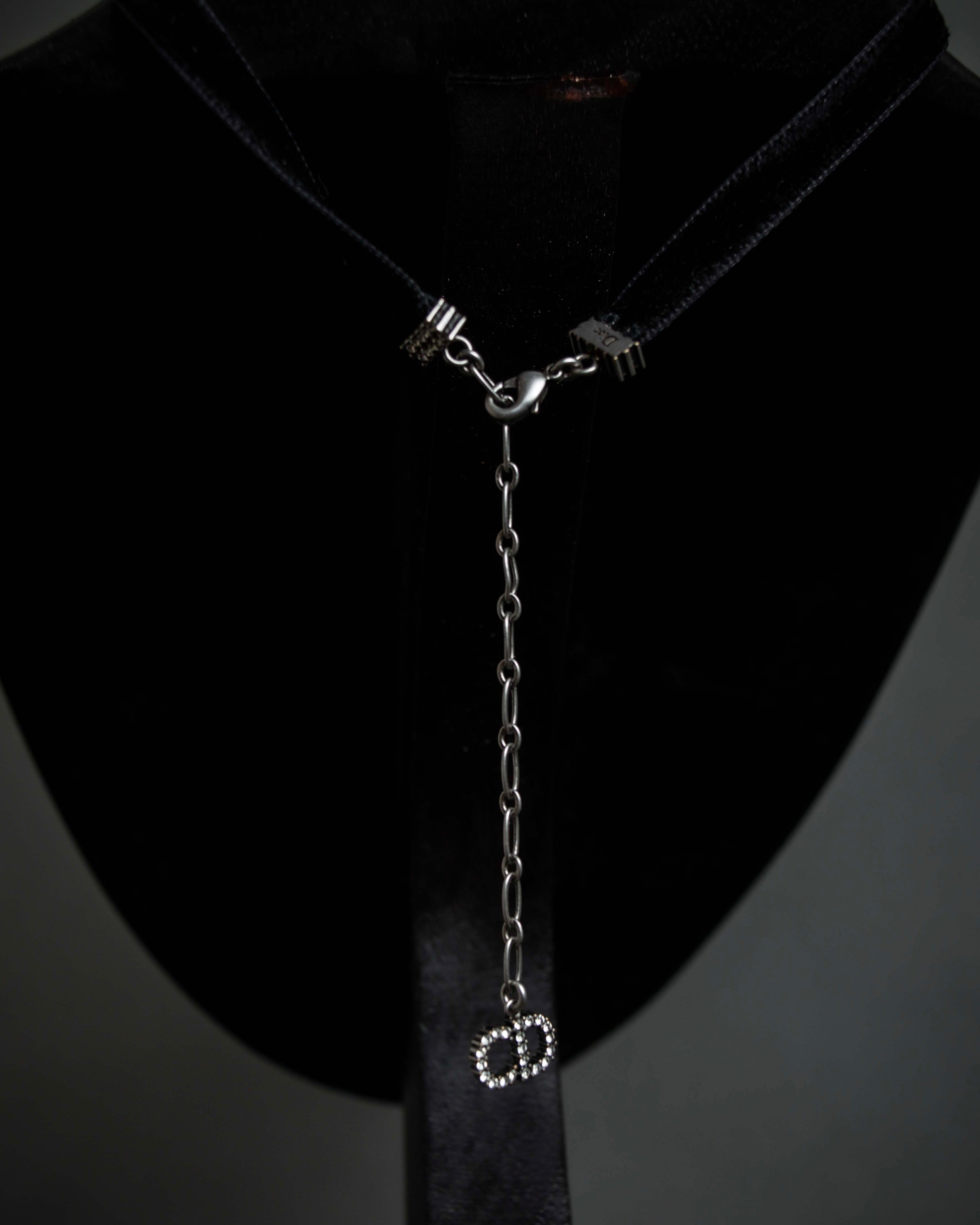 "DIOR" Velvet ribbon design star motif choker