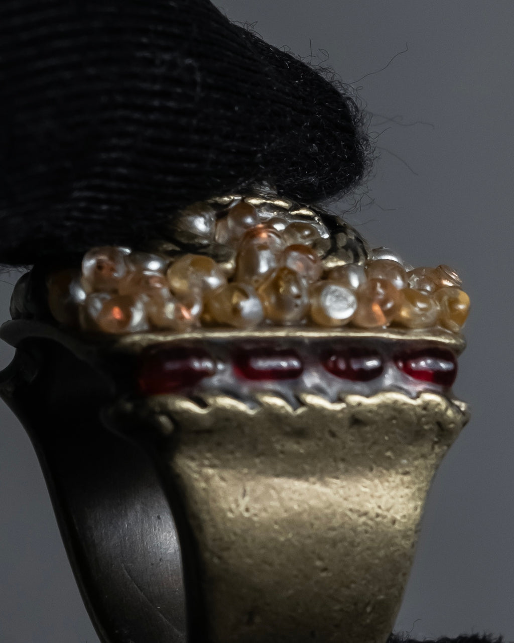 "CHANEL" 00 AW Glass pearl Coco mark motif gold ring