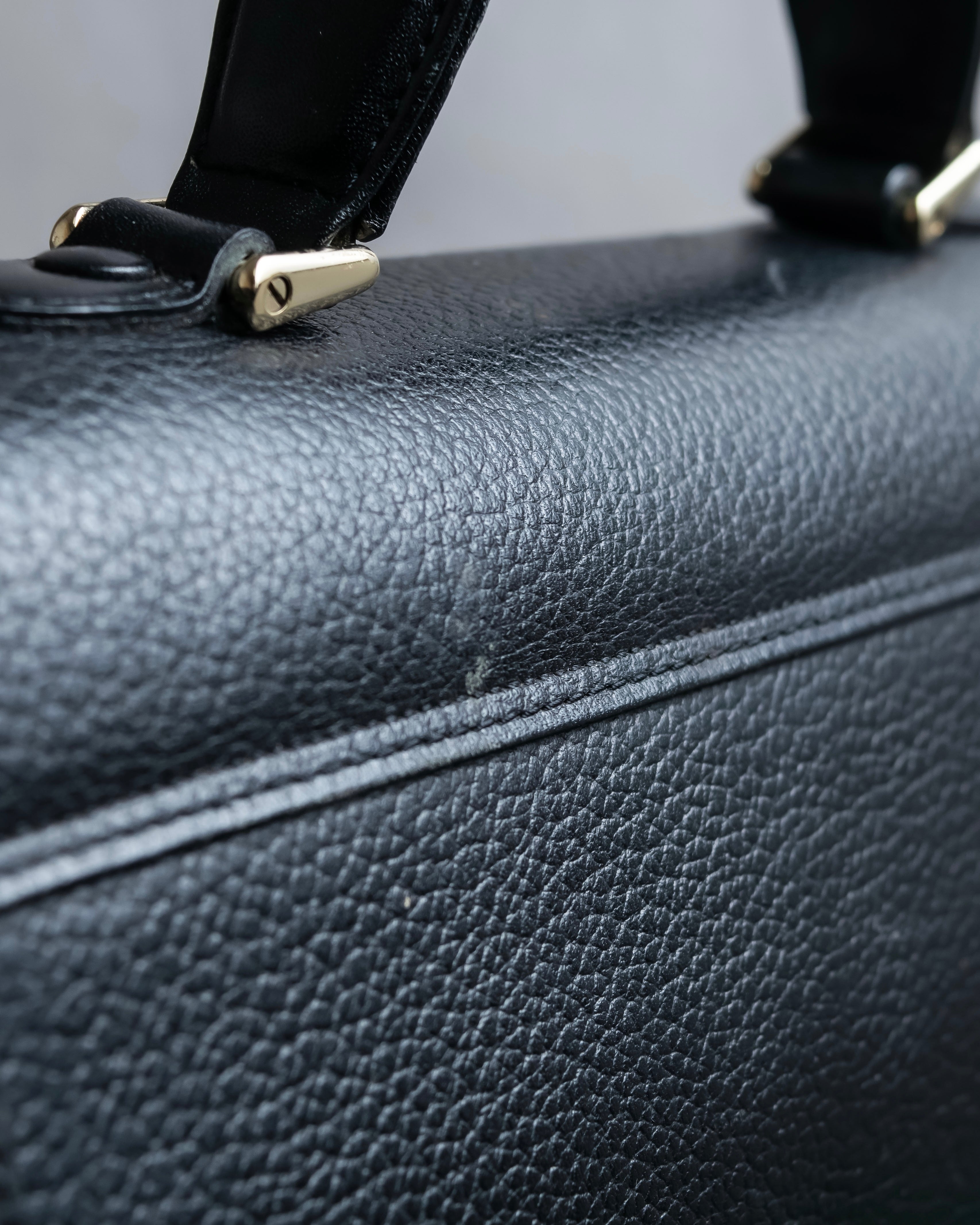 "BURBERRYS" Horizontal shape grained leather one-handle bag
