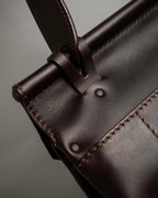 "Salvatore Ferragamo" Swivel crisp closure design leather one-handle bag