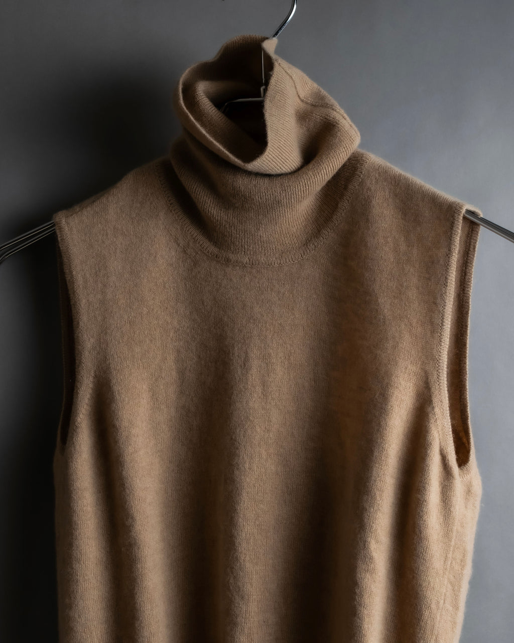 "MAISON MARGIELA" Beige color turtleneck sleeveless wool knit