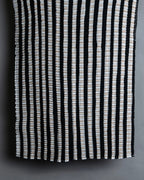 “ISSEY MIYAKE” pleats designed no sleeves high neck top