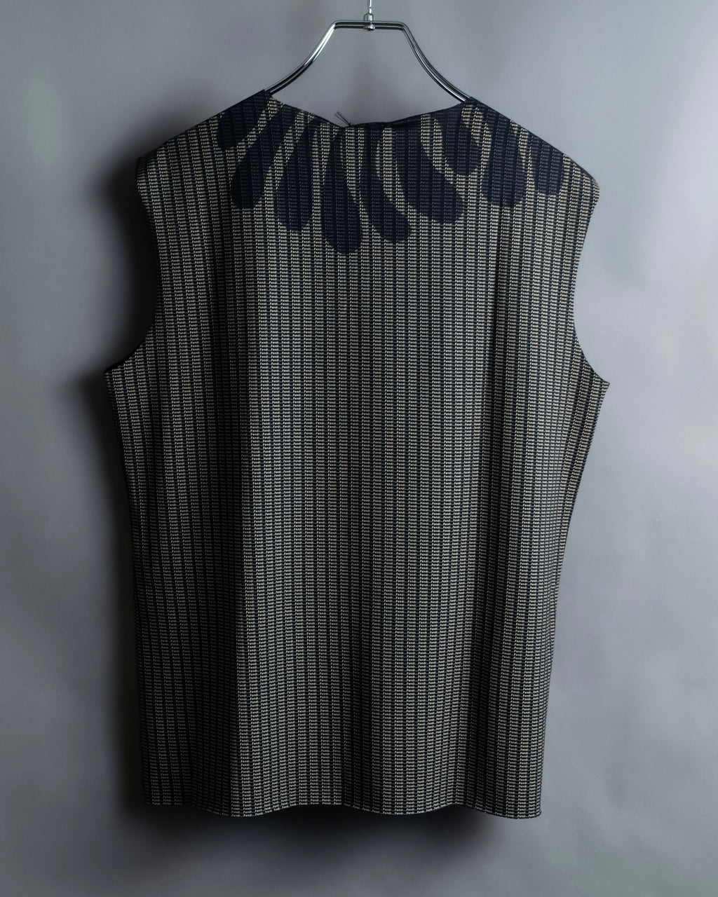 "FENDI" Logo print V-neck sleeveless top