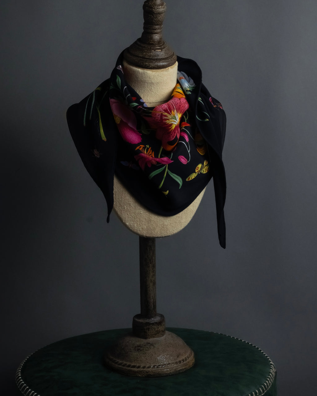"GUCCI" Flower＆insect motif silk scarf