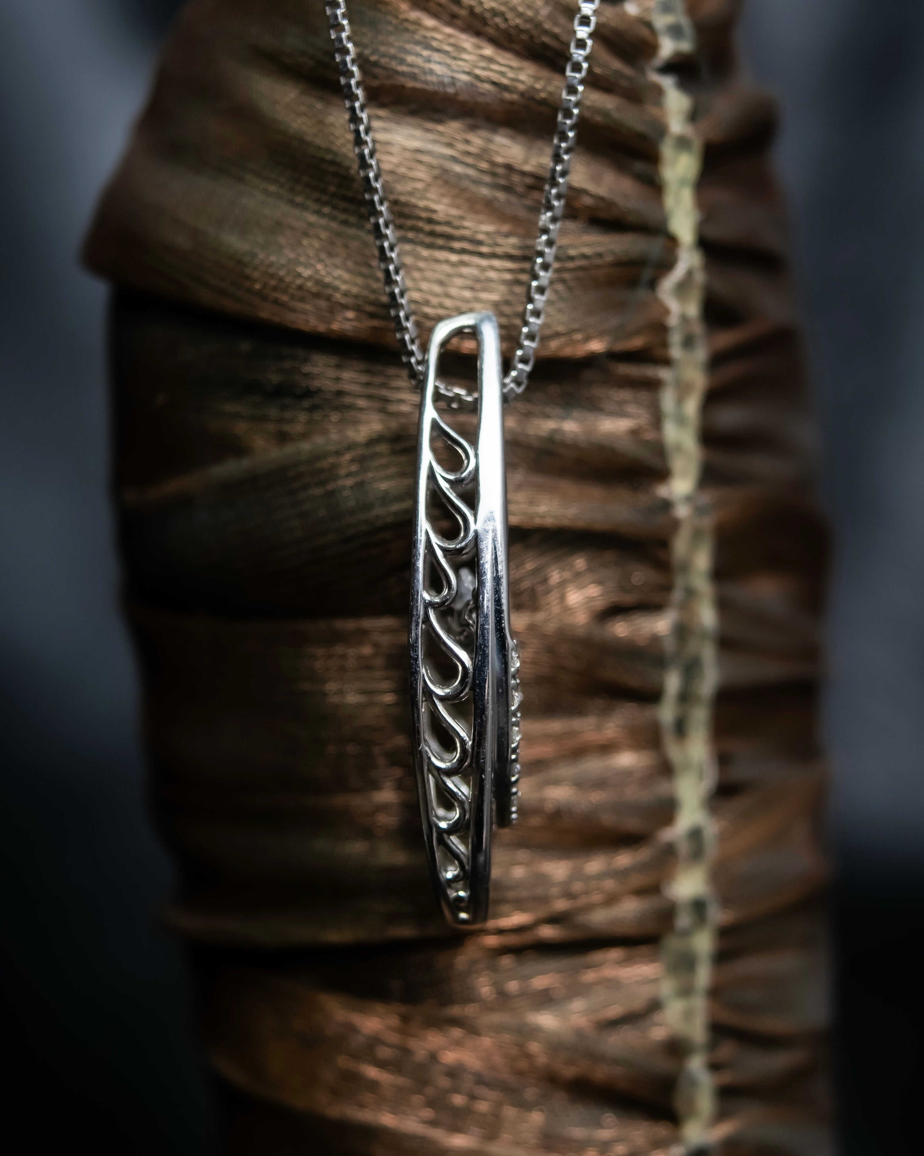 "Guy Laroche" Dancing stone diamond necklace