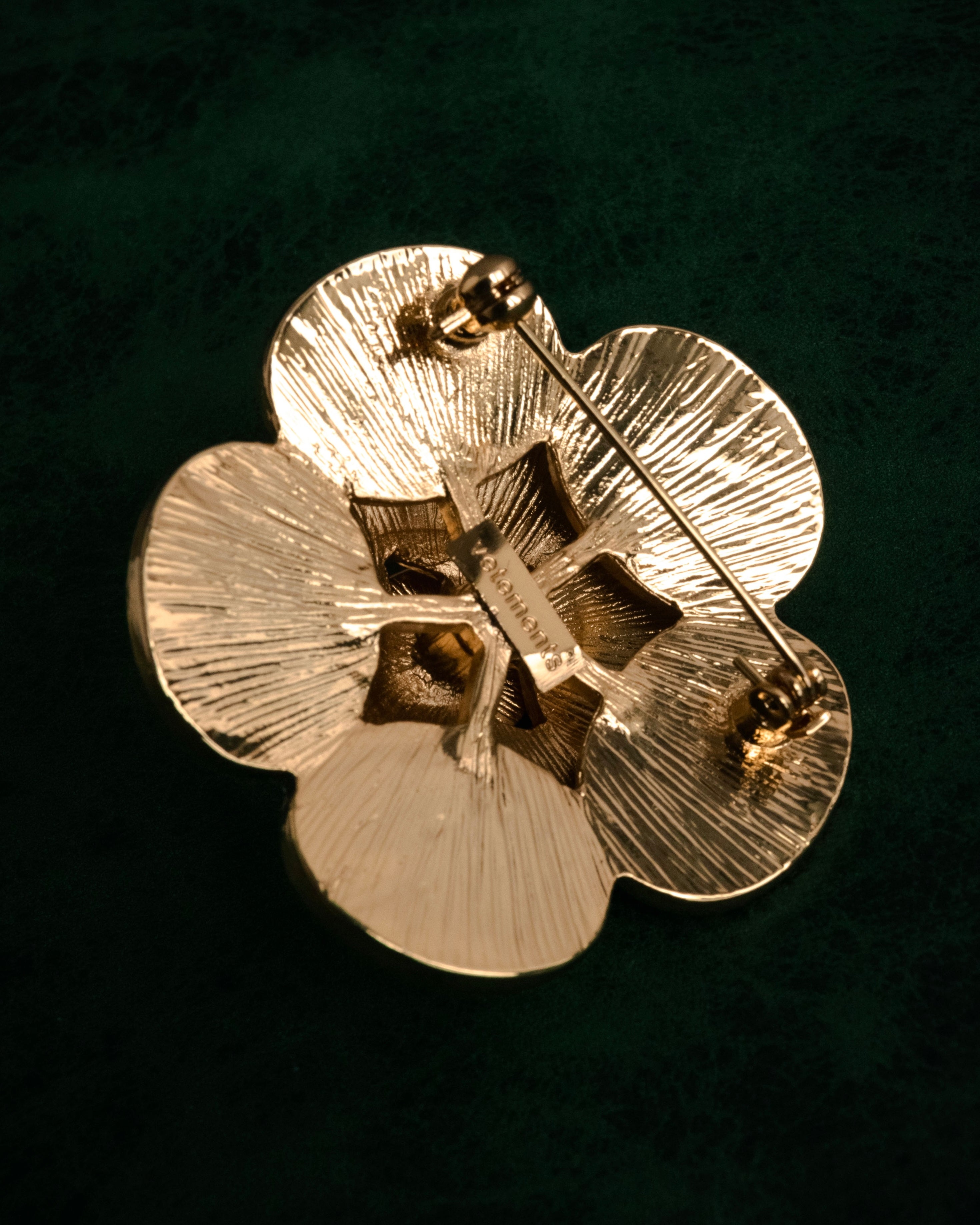 “VETEMENTS” 2017-2021 Archive-referenced mother of pearl flower brooch