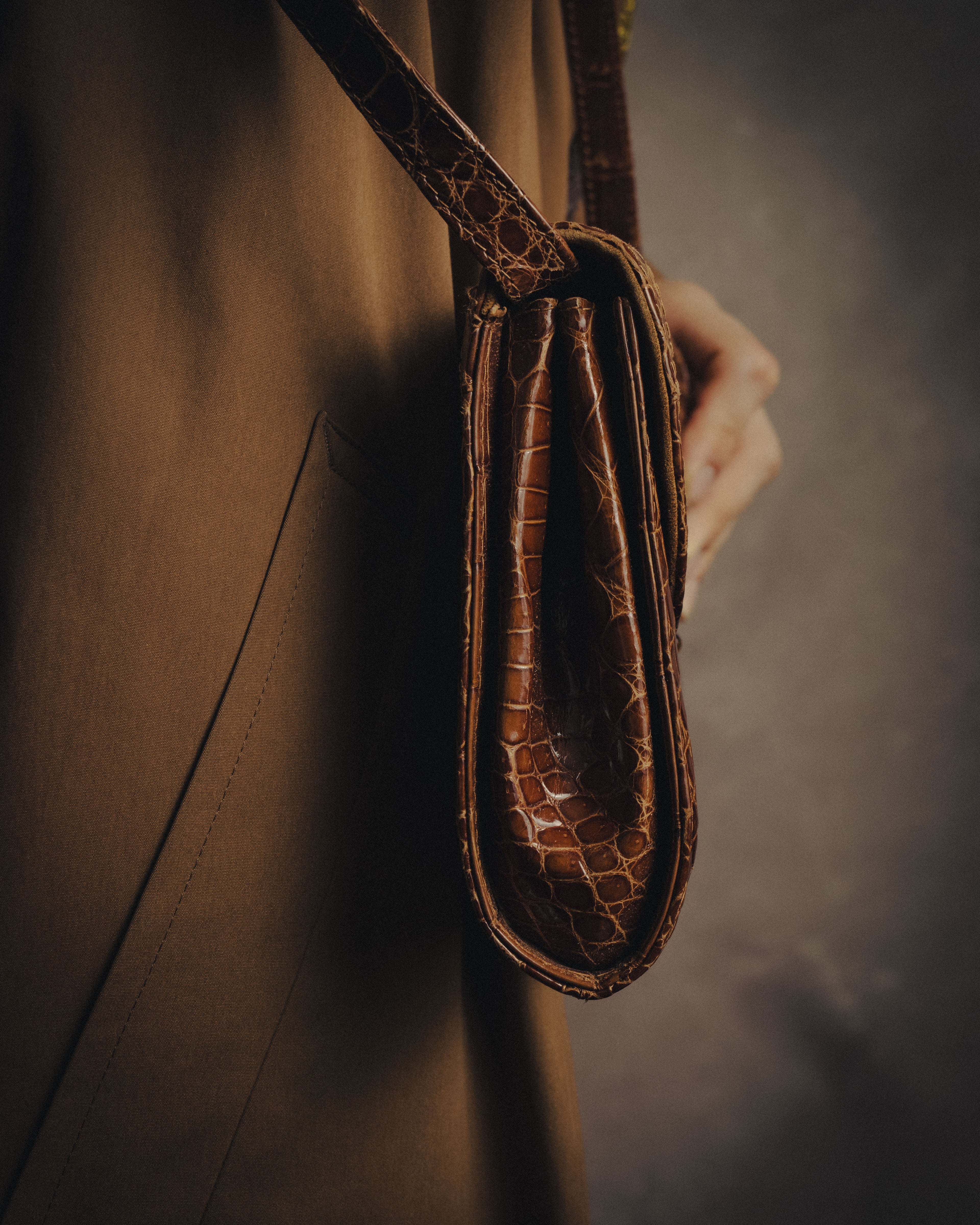 -SPECIAL- “GUCCI” 70’s Crocodile tiger eye clasp shoulder bag