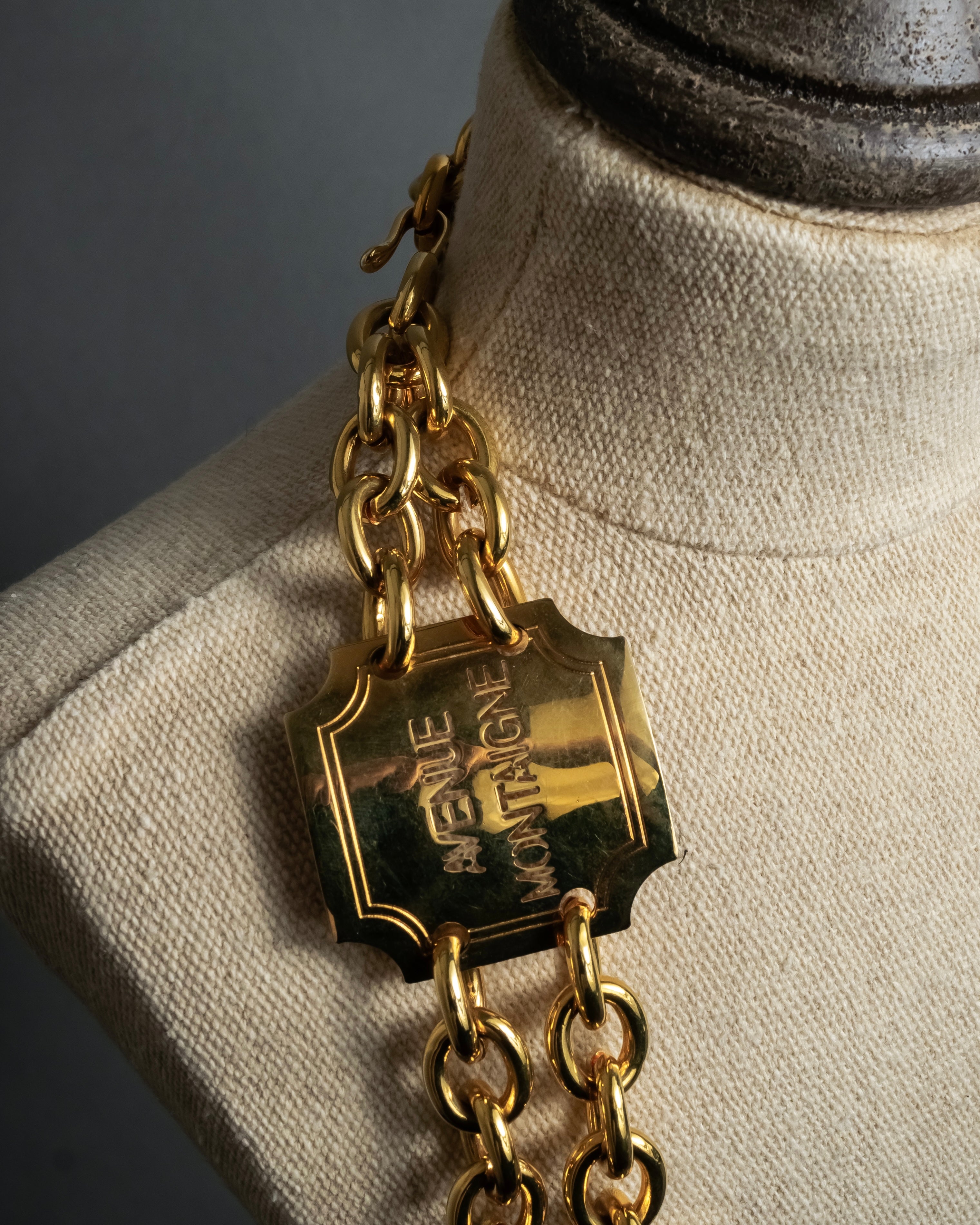 "CELINE" AVENUE MONTAIGNE 38 design gold necklace & belt