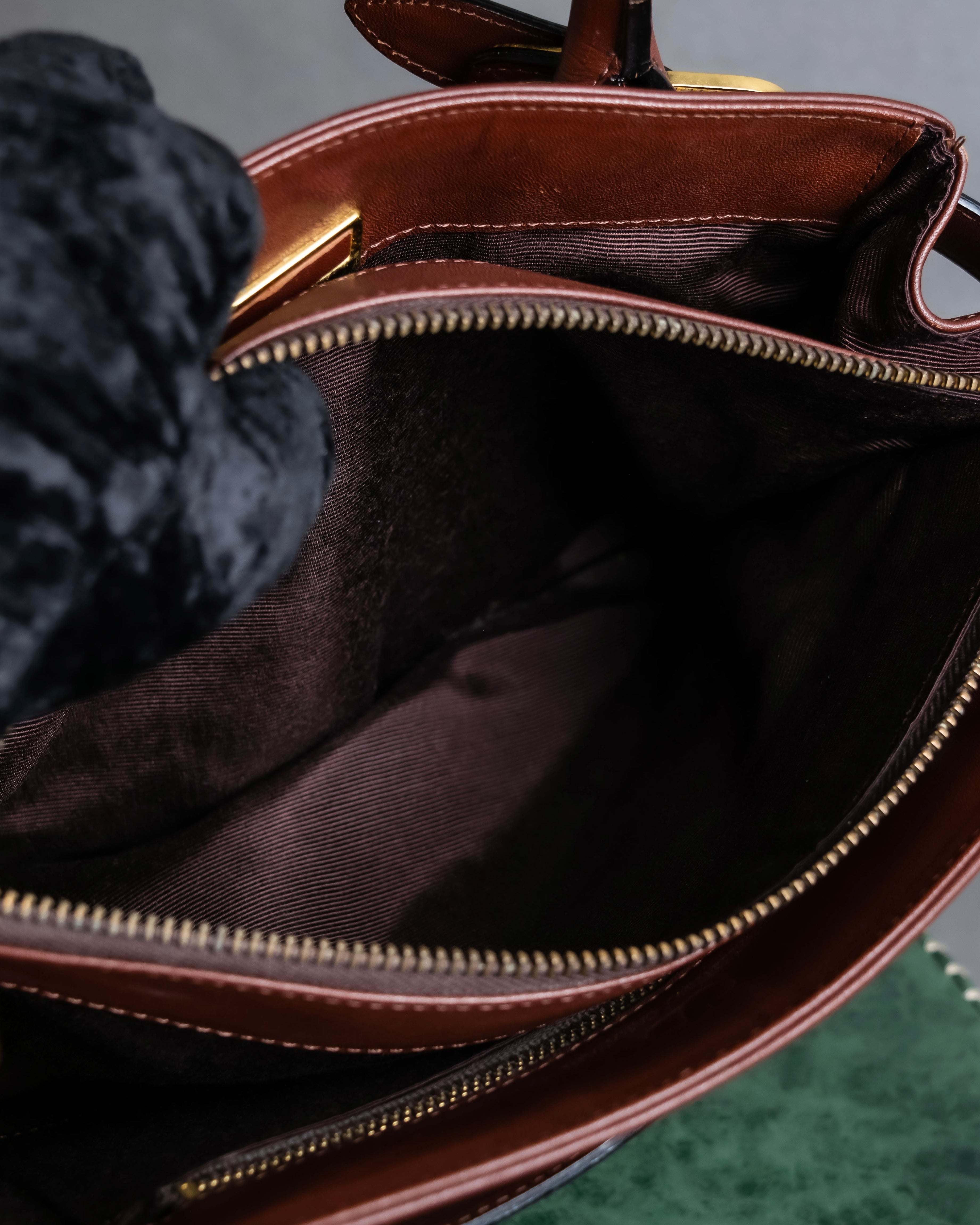 "Valentino Garavani" Reddish brown trapezoid silhouette 2way leather bag