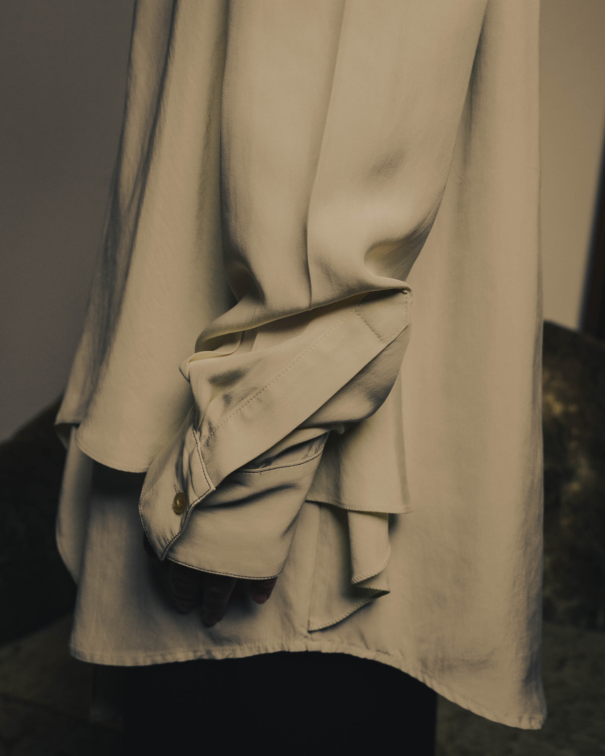 –SPECIAL– “LOEWE” 10’s-20’s Asymmetrically draped silk shirt
