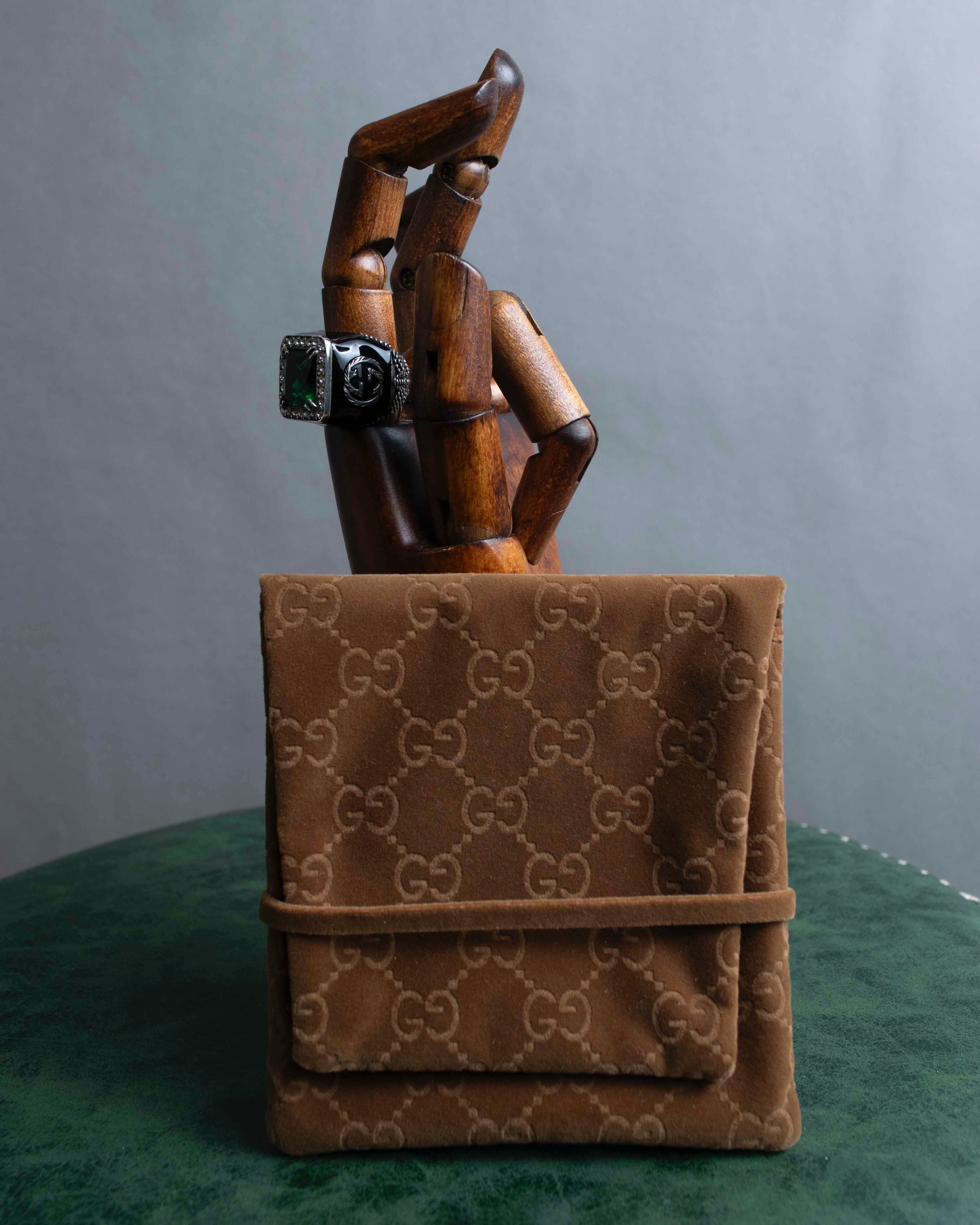 "GUCCI" Emerald color rhinestone GG motif engraved signet ring