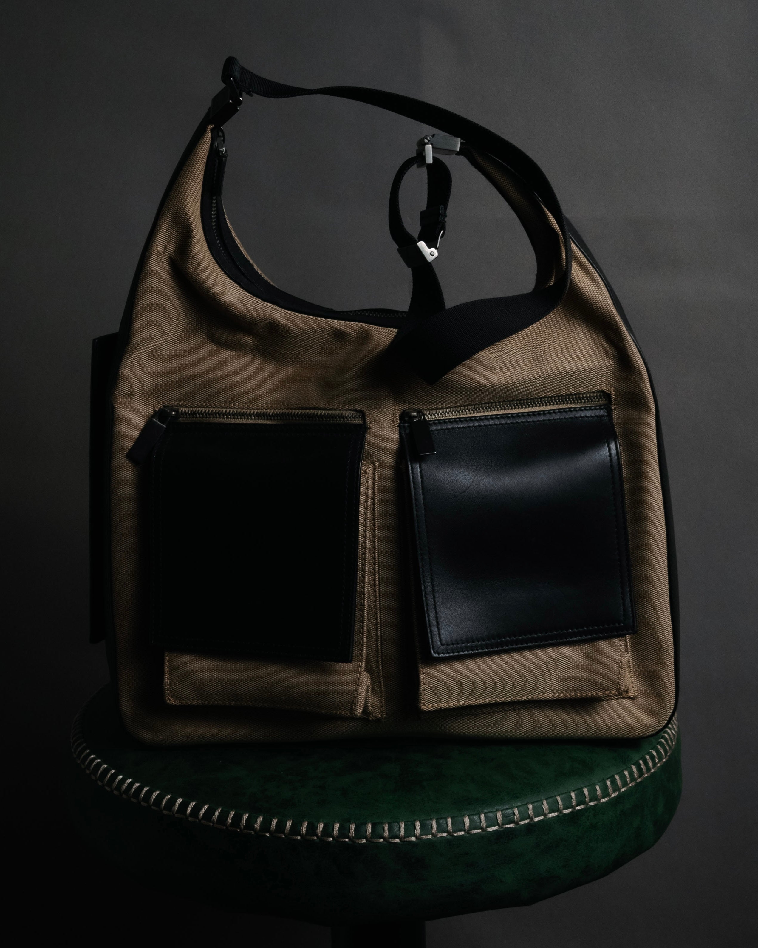 “GUCCI” 90’s-00’s Utility chic canvas shoulder bag with twin pockets