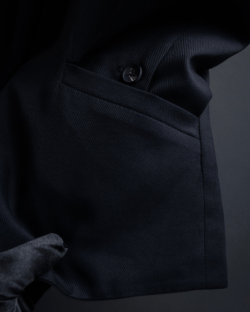 "HELMUT LANG" Leather lapel design, glossy jacket