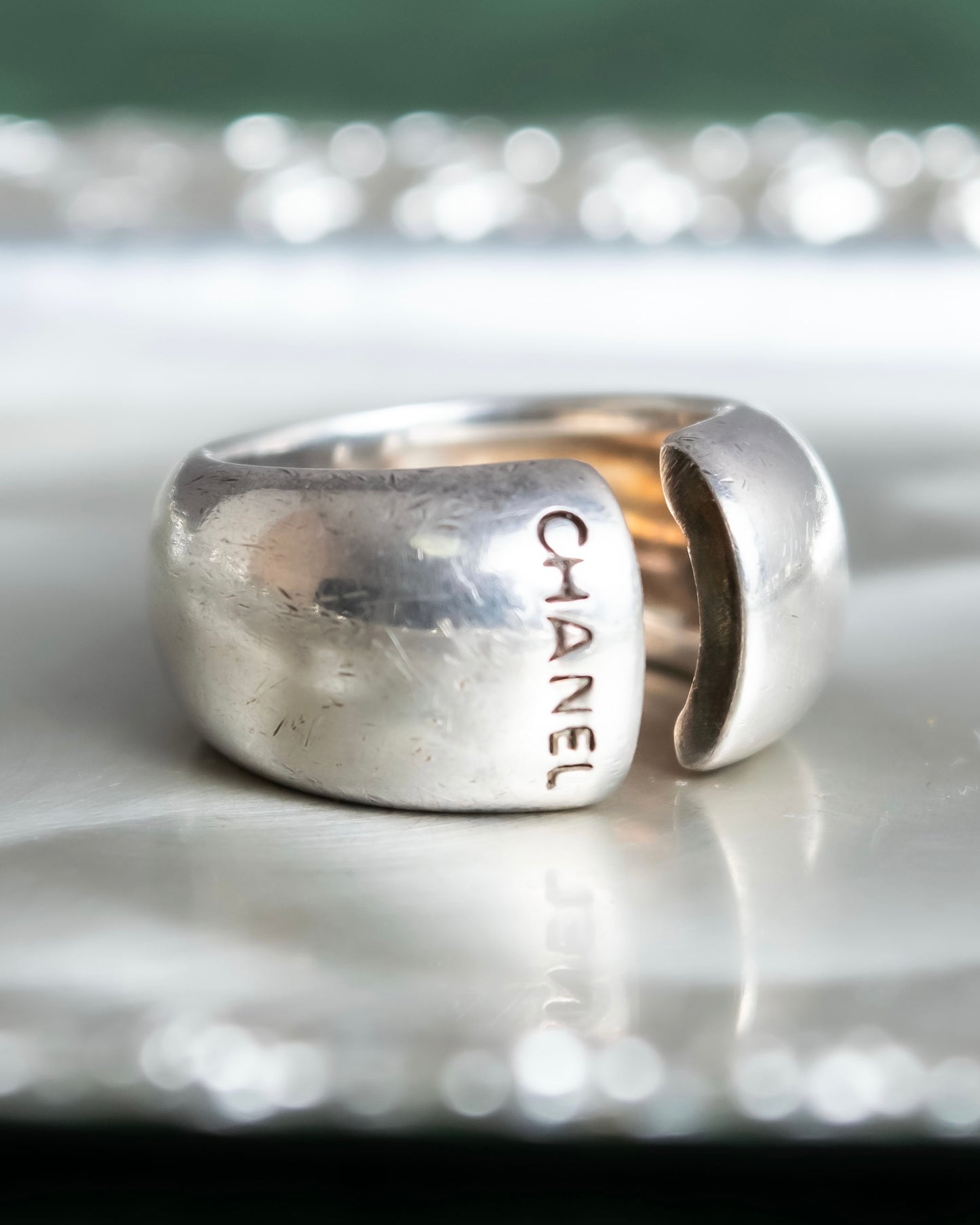 "CHANEL" Beautiful curves engraved logo silver ring