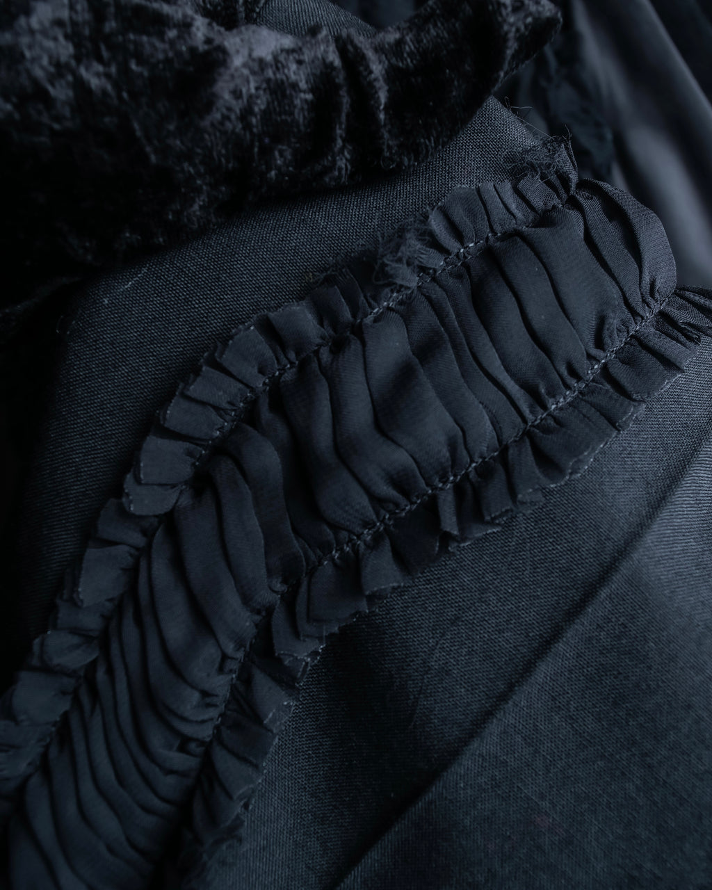 "COMME des GARCONS" Ruffle & tulle asymmetrical docking sarouel slacks